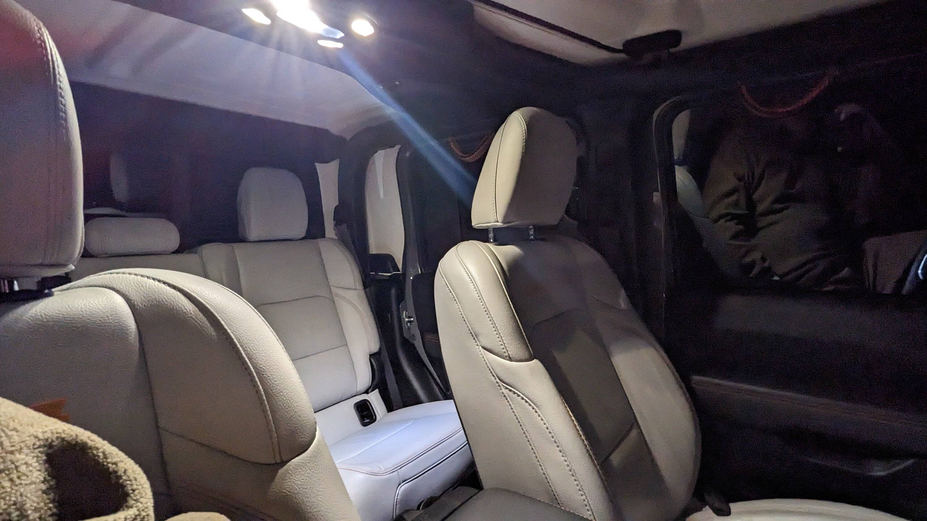Jeep Gladiator Great map light upgrade PXL_20230121_050510201