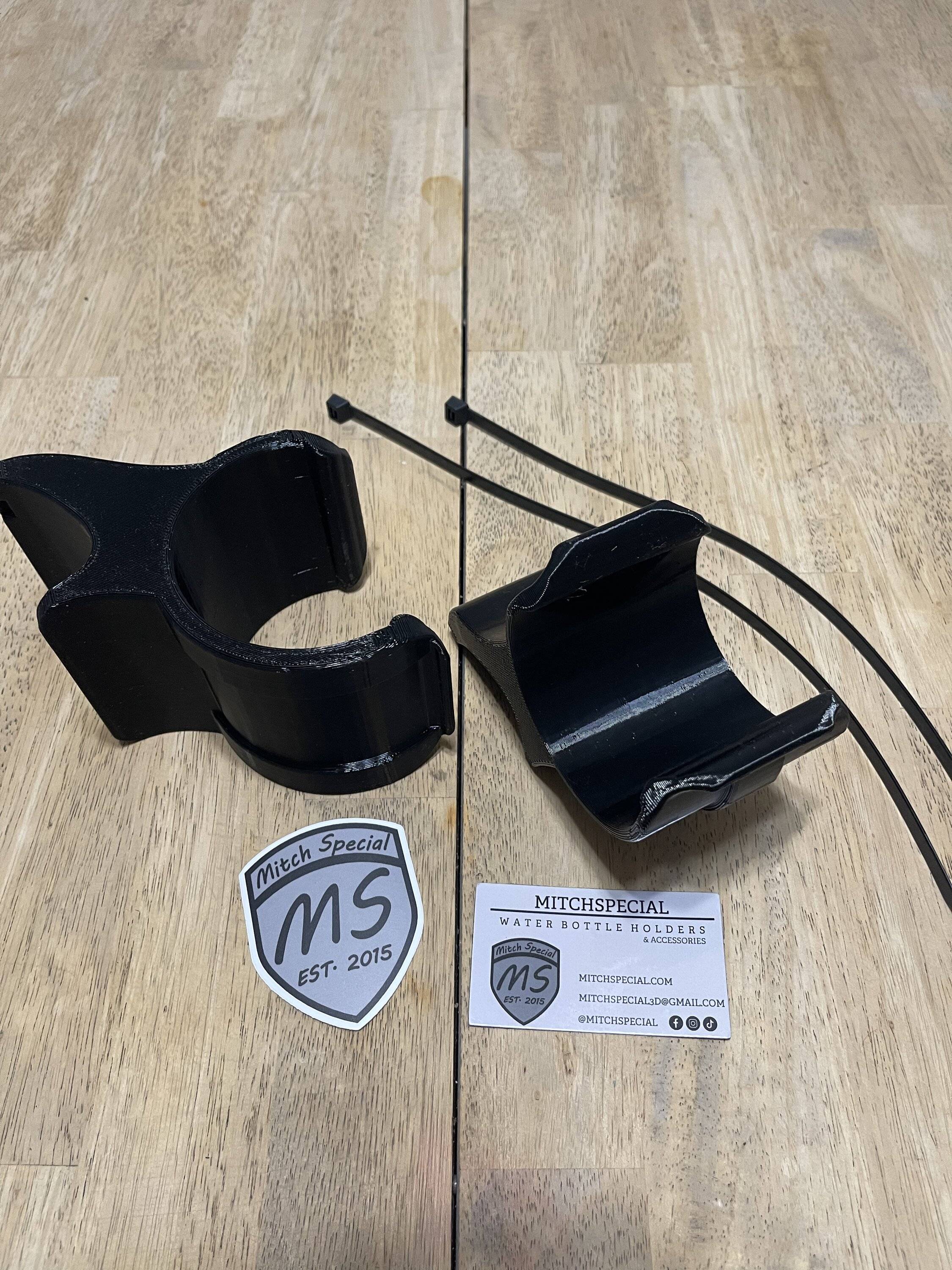 Jeep Gladiator New Interior Product: Holder for Water Bottles 2C9B24A2-4288-4042-B1BE-BB1AA3CF0F66