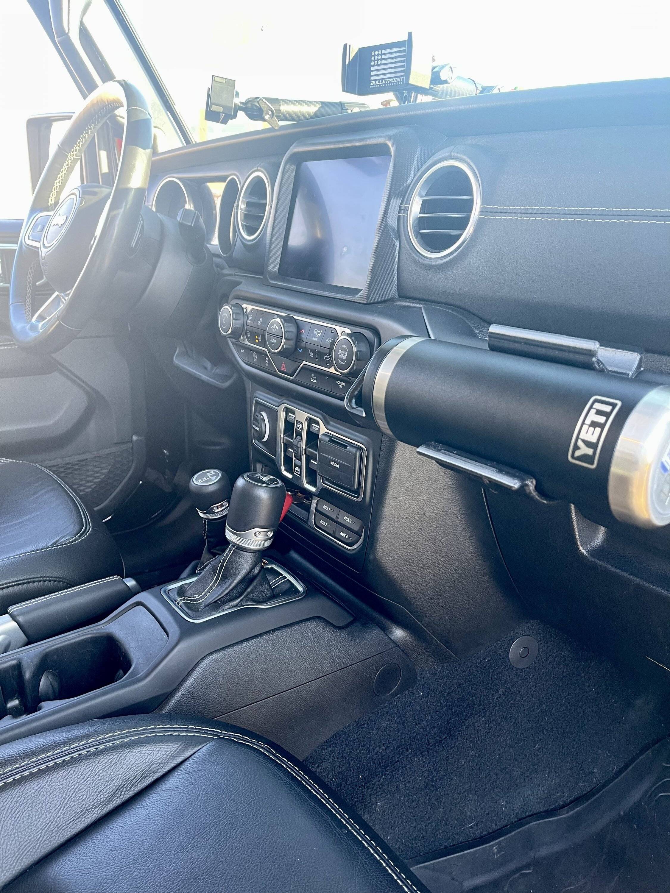 Jeep Gladiator New Interior Product: Holder for Water Bottles 6A6FDC9F-58CF-4490-8BA5-B221070AD97B