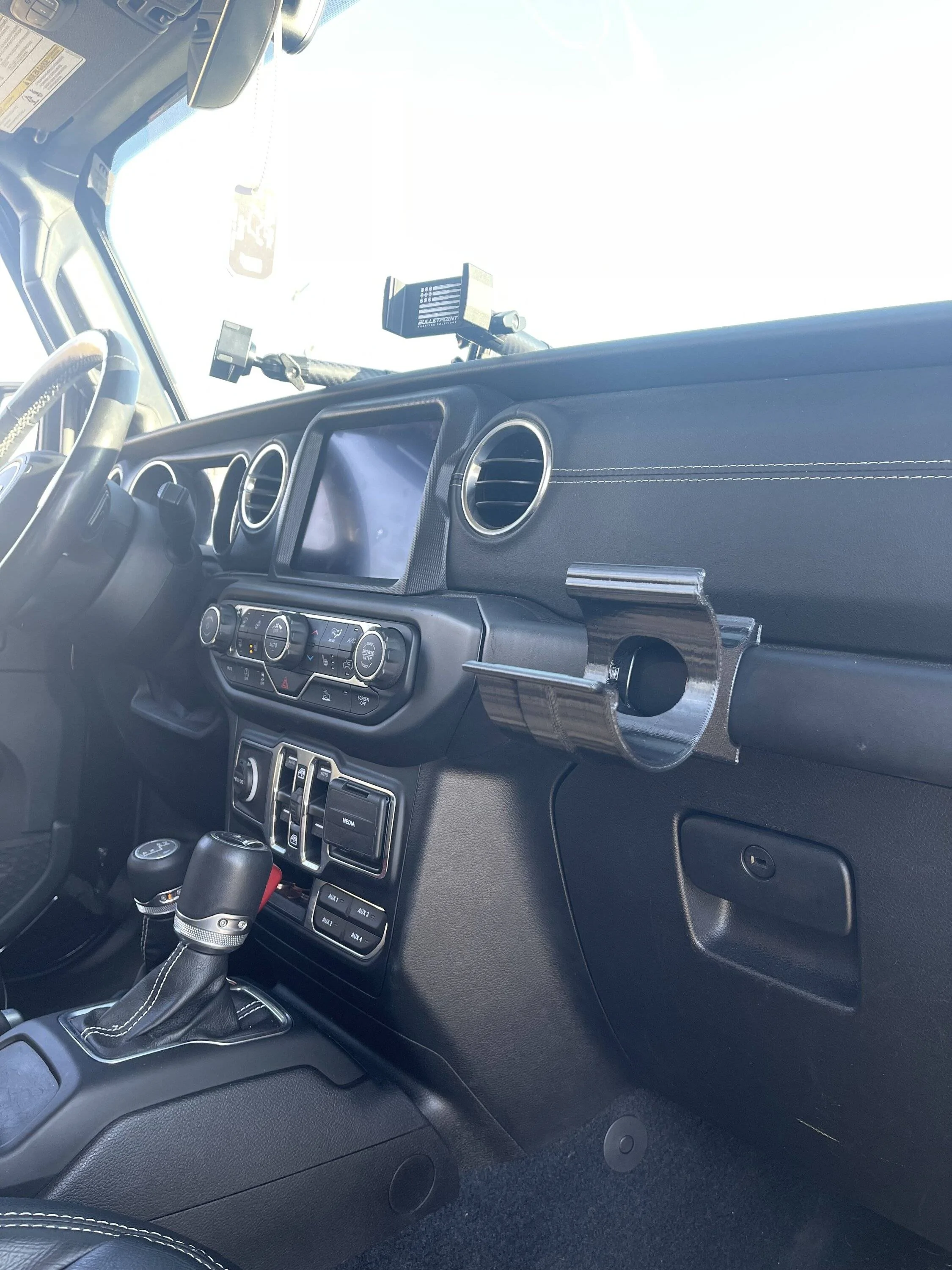 Jeep Gladiator New Interior Product: Holder for Water Bottles 5D1131BB-D0B3-4963-B237-019EA756426C