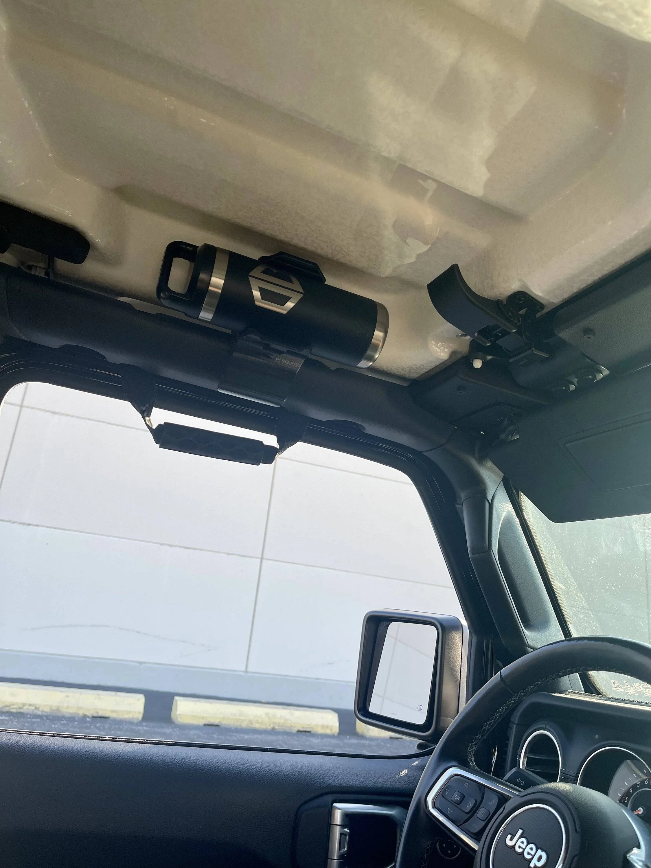 Jeep Gladiator New Interior Product: Holder for Water Bottles 451CC70B-0DAD-47DB-B955-AFB116208C31