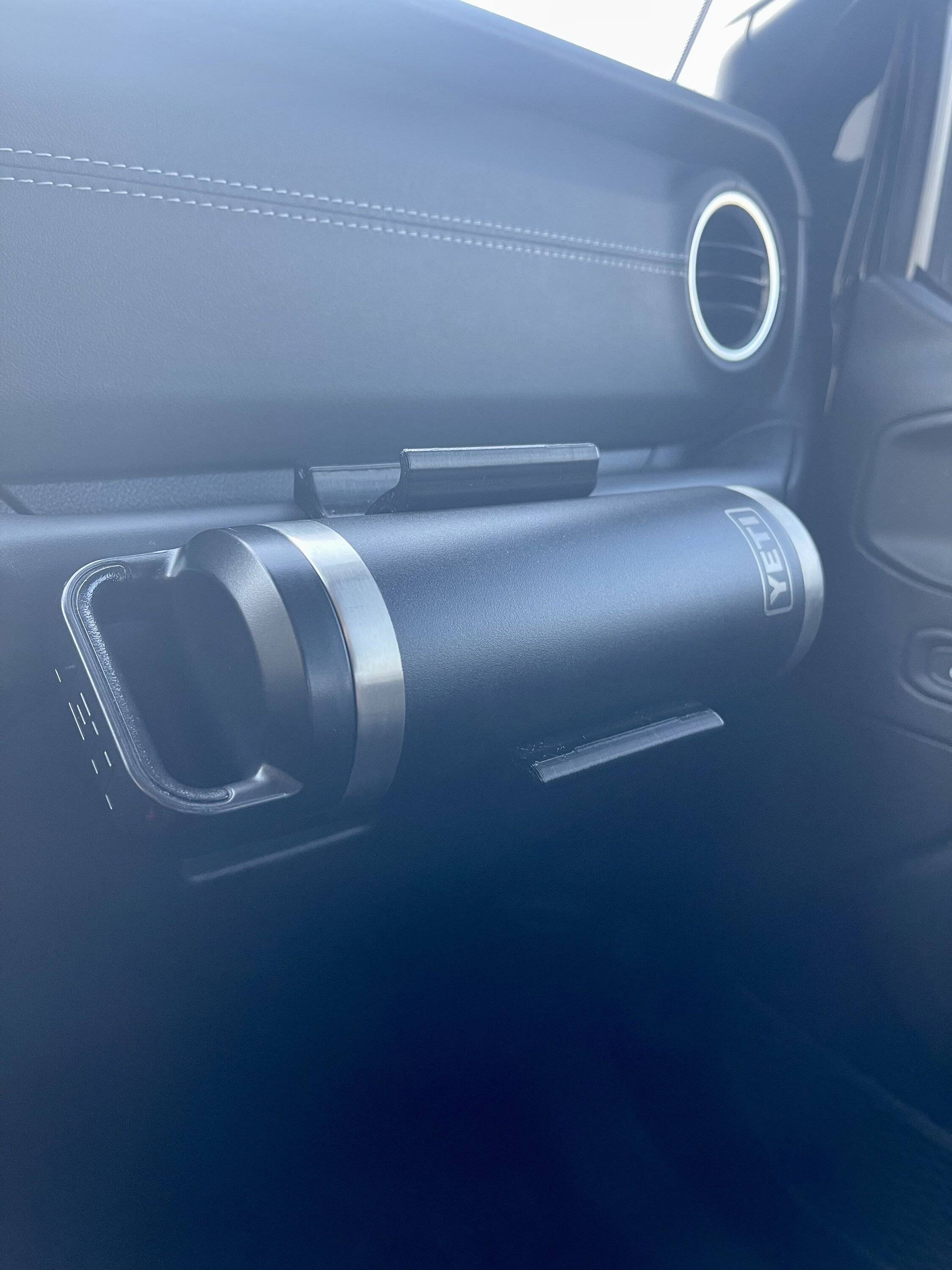 Jeep Gladiator New Interior Product: Holder for Water Bottles 9CA775B0-2D53-4022-A31C-2D321EBCAFDF