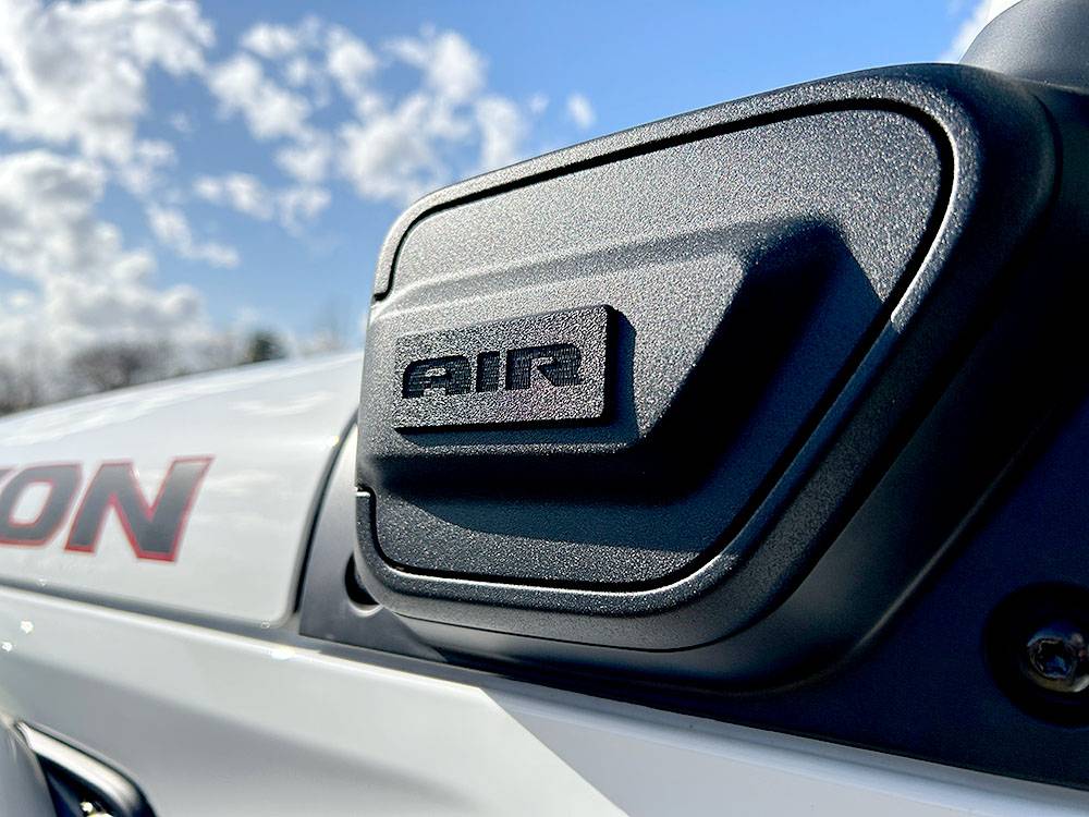 Jeep Gladiator "4xAIR" - 4xe cowl panel air coupler / rocker switch insert for onboard air 4xe-air-kit-9