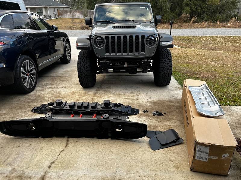 Jeep Gladiator What the heck is this?  Is this real?  Aluminum Rubicon 3 piece bumper... IMG_9970