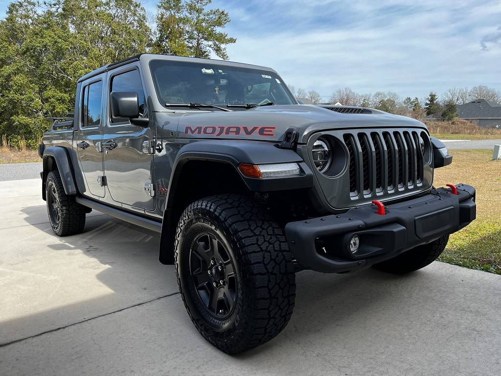 Jeep Gladiator What the heck is this?  Is this real?  Aluminum Rubicon 3 piece bumper... IMG_9994