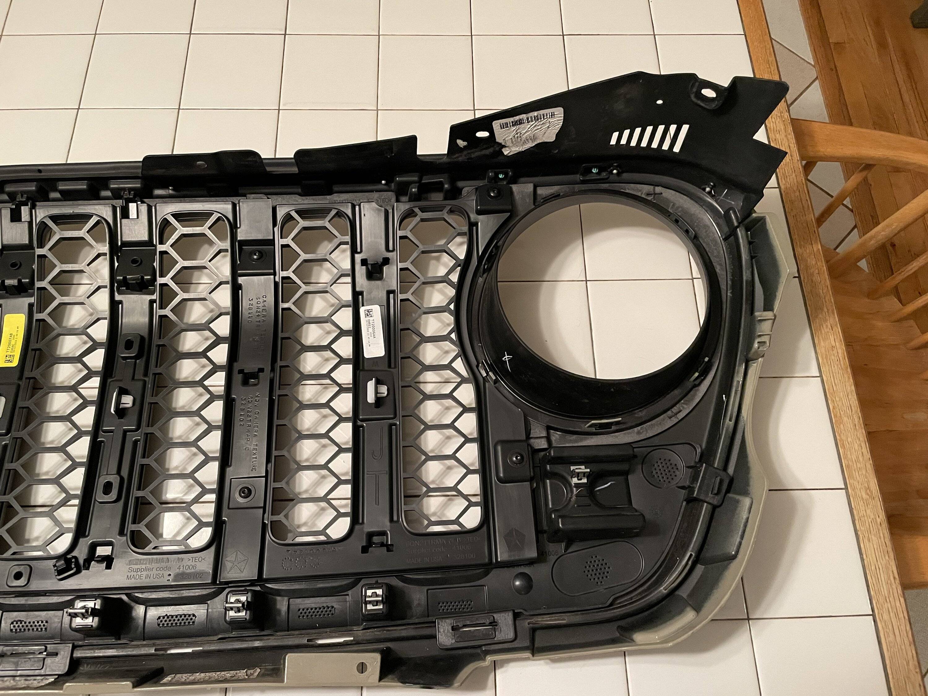 Jeep Gladiator WTT / WTB: Gobi Rubicon / Mojave OEM grill for my Satin Black Grill 2E488076-1DC7-4DCD-A5ED-20E1A0F8E990