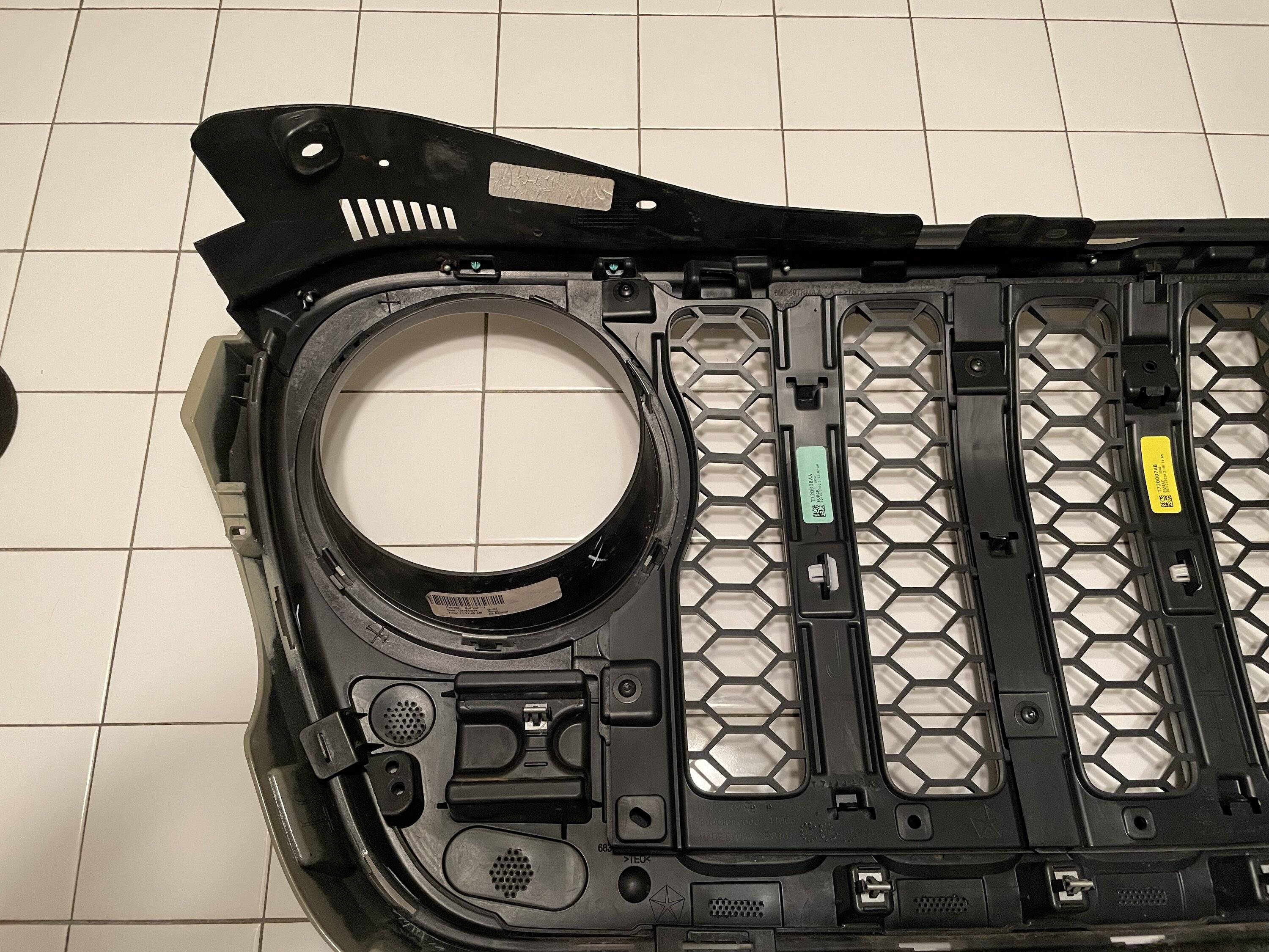 Jeep Gladiator WTT / WTB: Gobi Rubicon / Mojave OEM grill for my Satin Black Grill 9C37012B-0F4C-4856-AF8A-30CDAC82B978