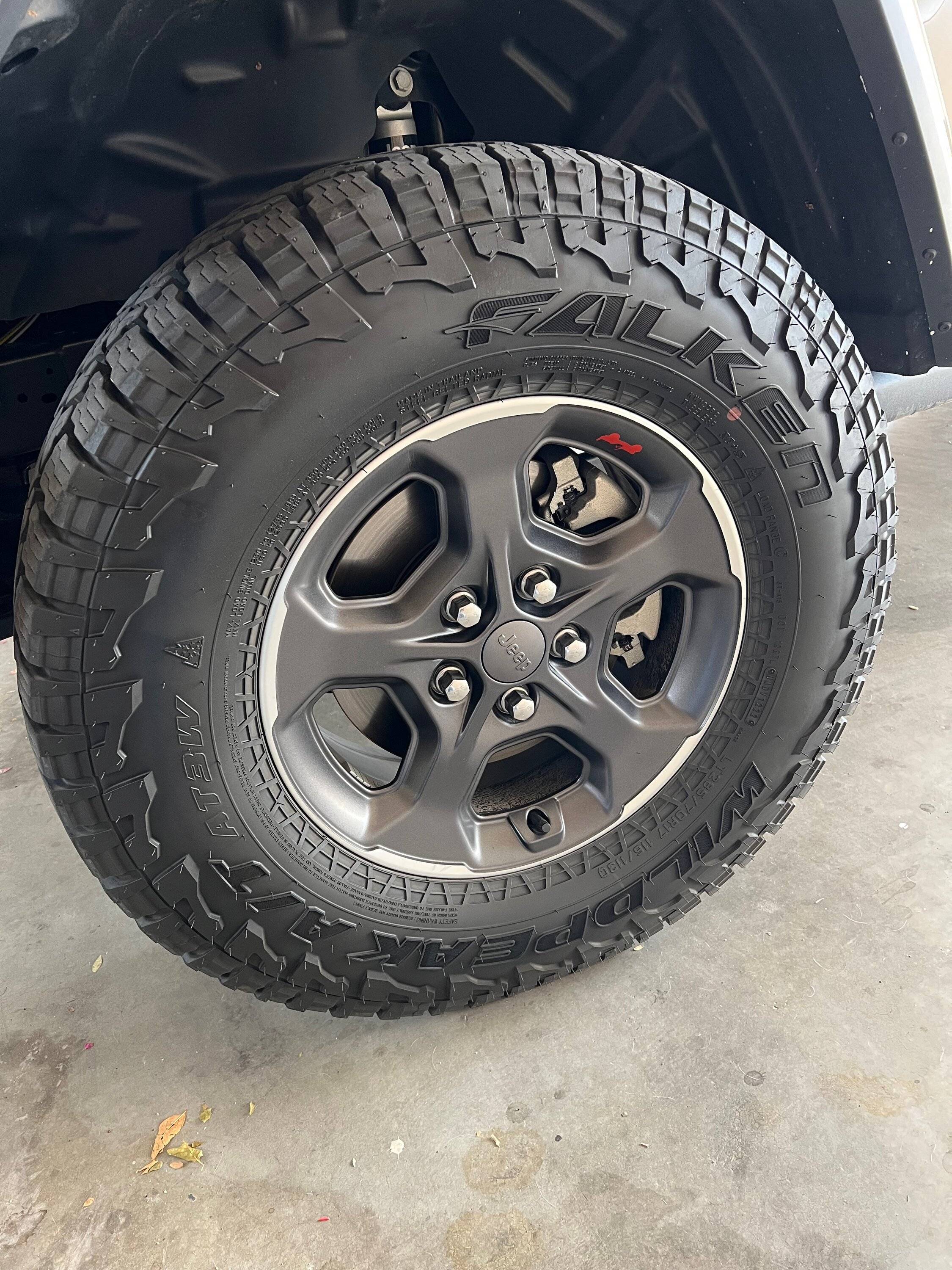 Jeep Gladiator 2022 Rubicon Takeoffs - 1500 mi 5 wheels/tires IMG_4054