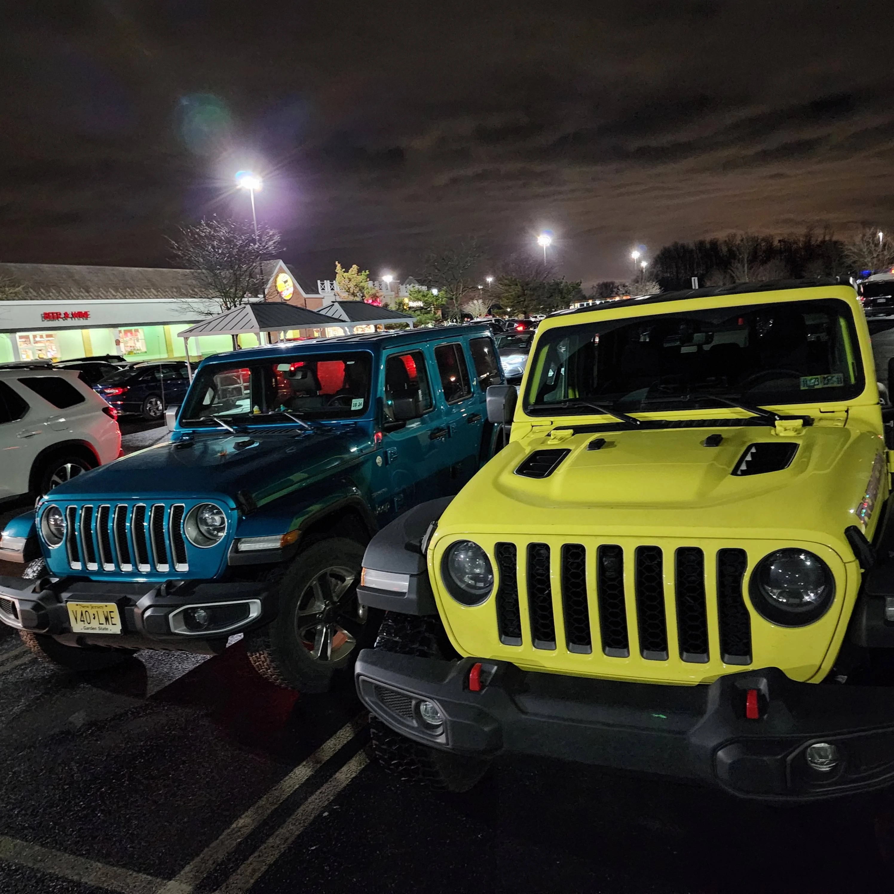 Jeep Gladiator Jeeps Parking Next To Jeeps 20230123_183021