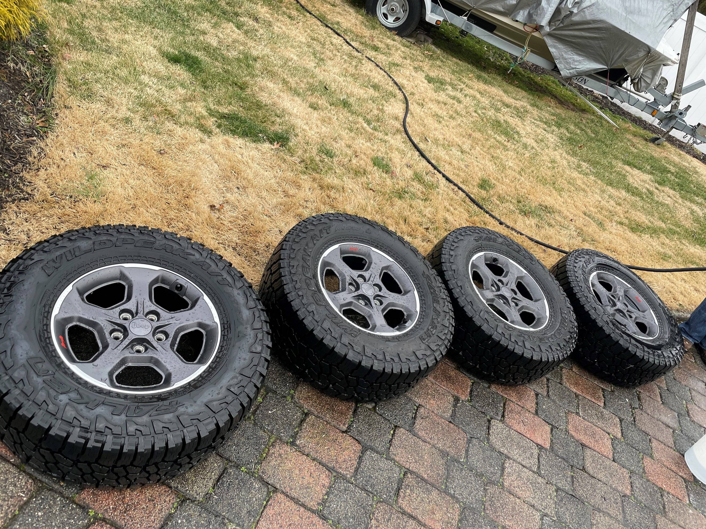 Jeep Gladiator Rubicon Take-off Rims w/ Spare rubicon rims