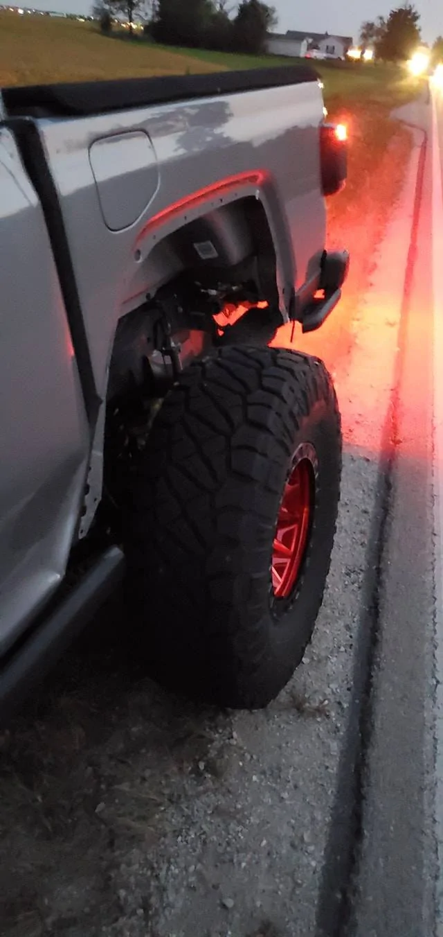 Jeep Gladiator Poison Spider / Golden Spike / Gold Bar Rim in Gladiator Rubicon 120036168_10217763431612630_7724726518125207202_n
