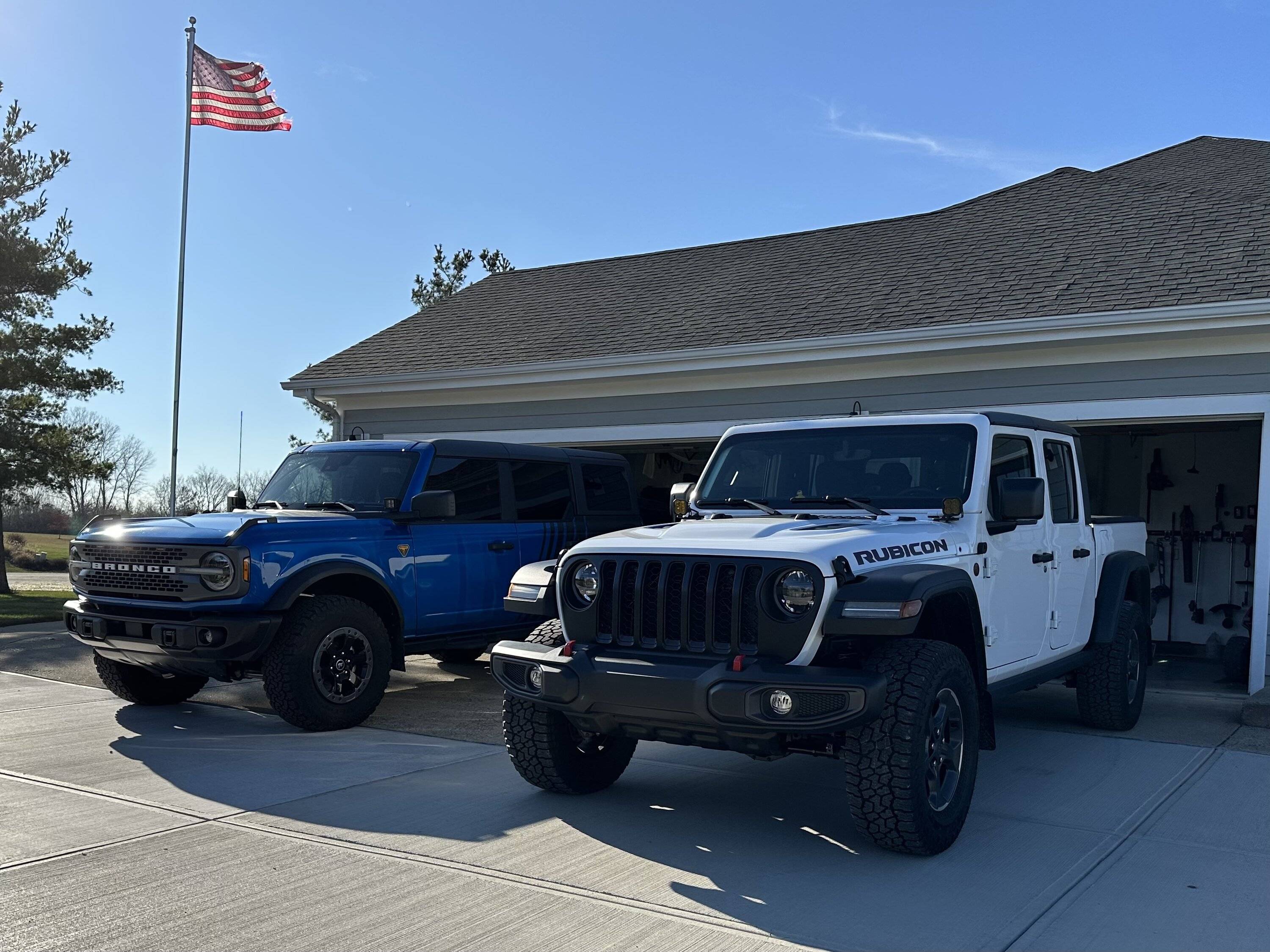Jeep Gladiator Ford Offers Bronco Downgrade Incentive F3DF5B59-5FEB-4AC8-93CA-AA31137ECACB