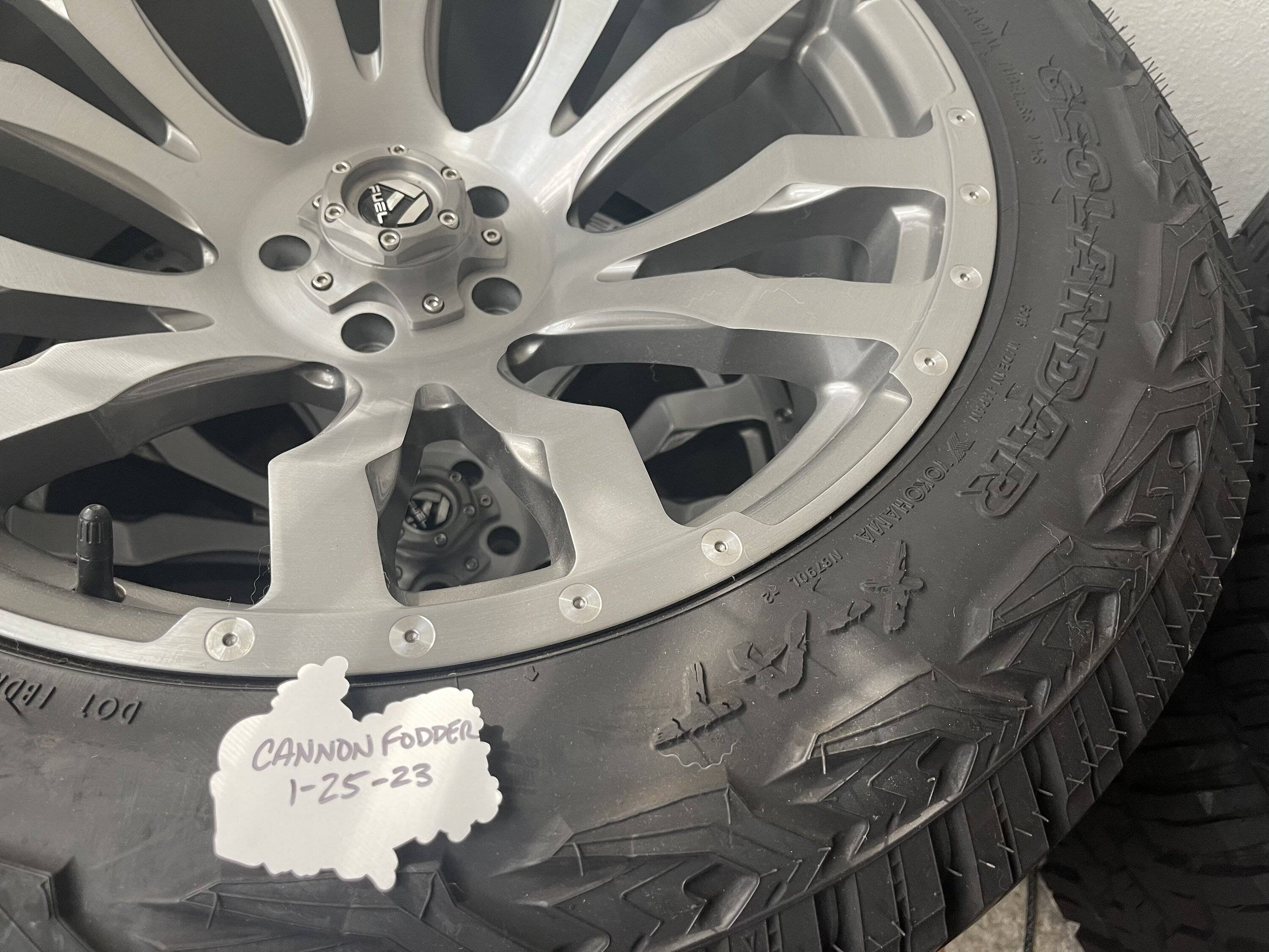 Jeep Gladiator 22x10 Fuel Blitz’s wrapped in 35x12.50x22 Yokohama geolander XA-t tires A514A0C5-0316-44D6-B4F1-694882598A33
