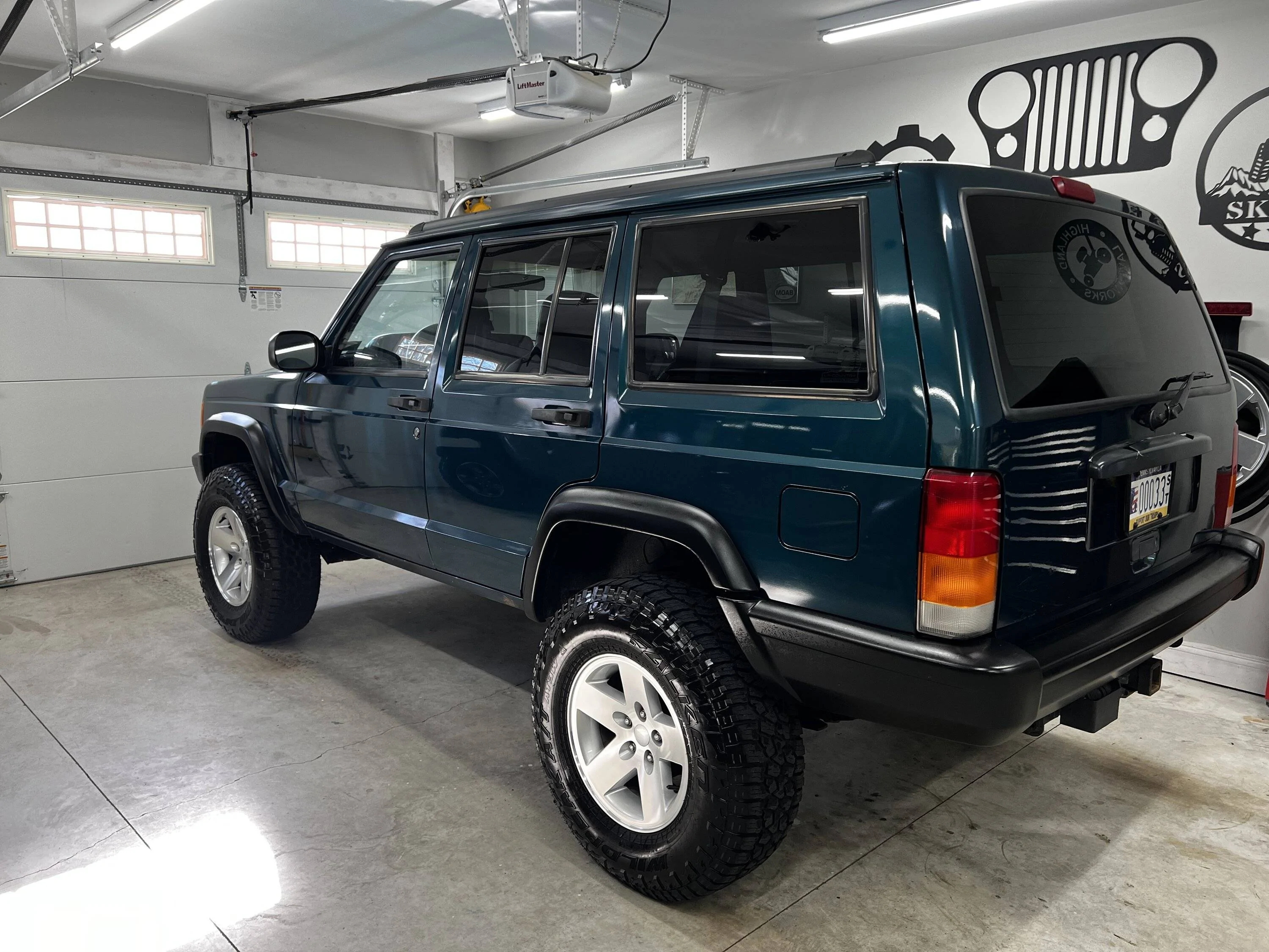 Jeep Gladiator 3 Project Jeeps at the same time. 125709CD-2156-4B68-8F59-9CF216600438