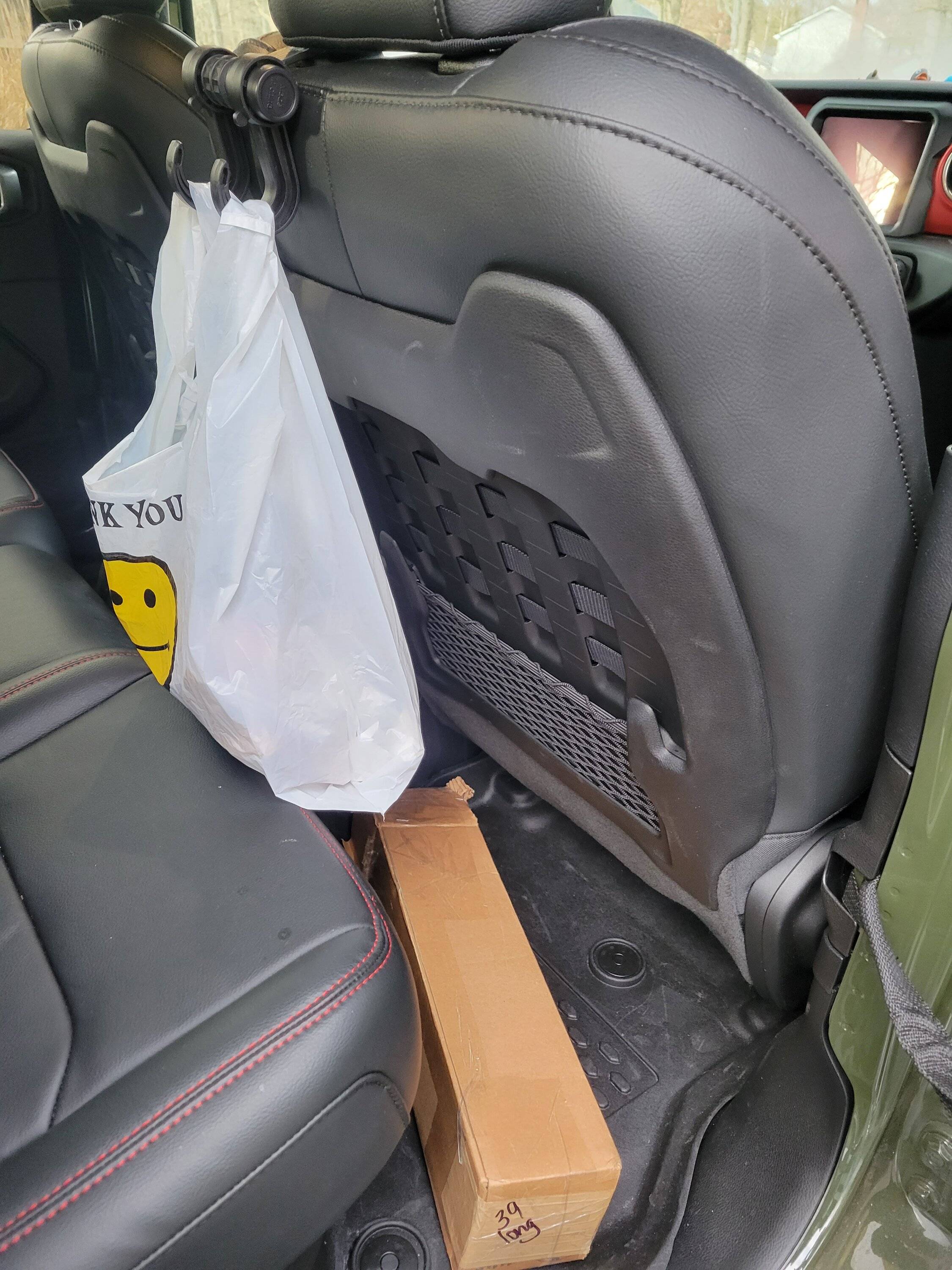 Jeep Gladiator 2023 Gladiator Rubicon without plastic molle panel behind driver and passenger seat? 20230127_084351