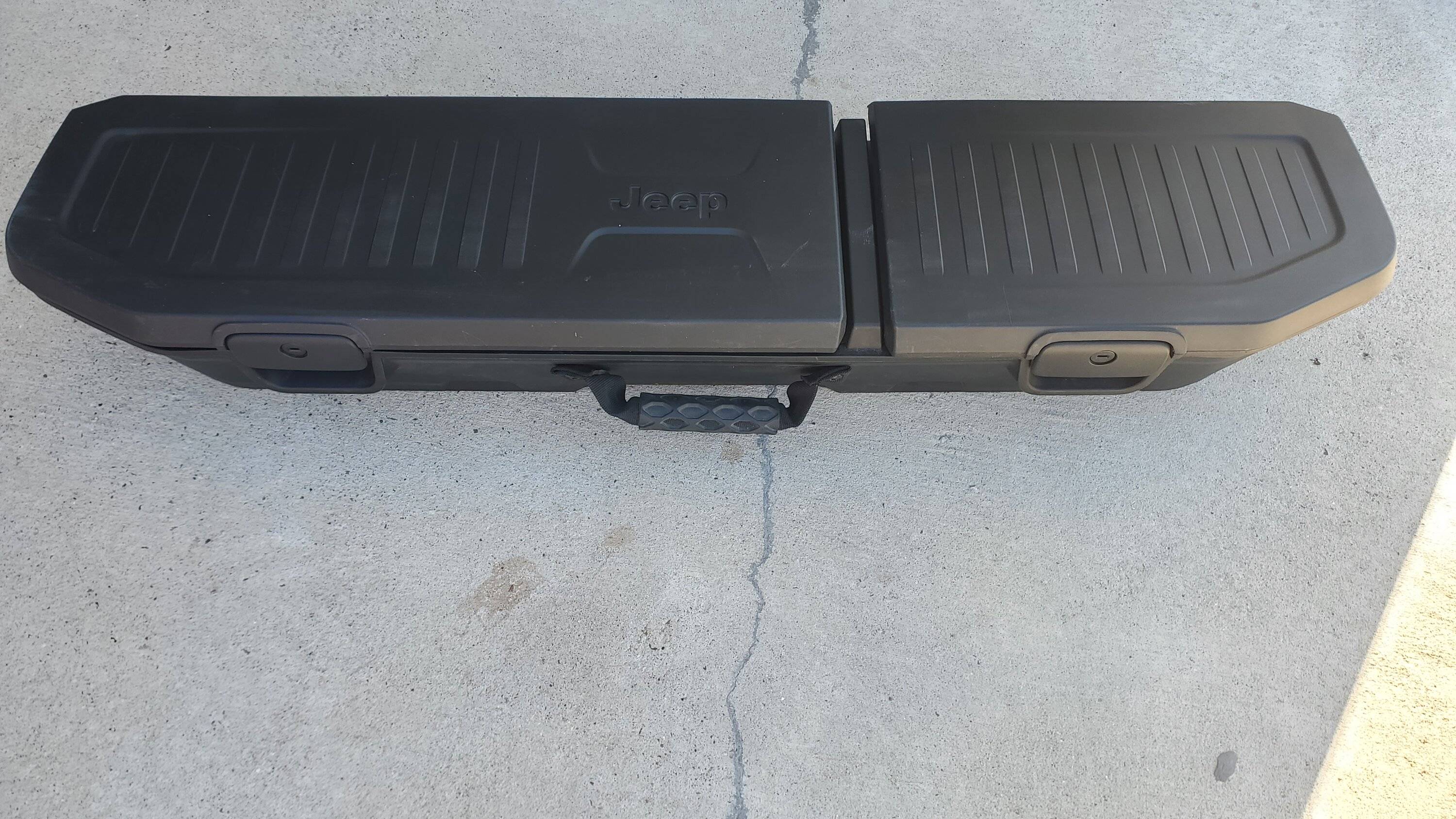 Jeep Gladiator OEM Under seat storage $200 obo 20230127_134558