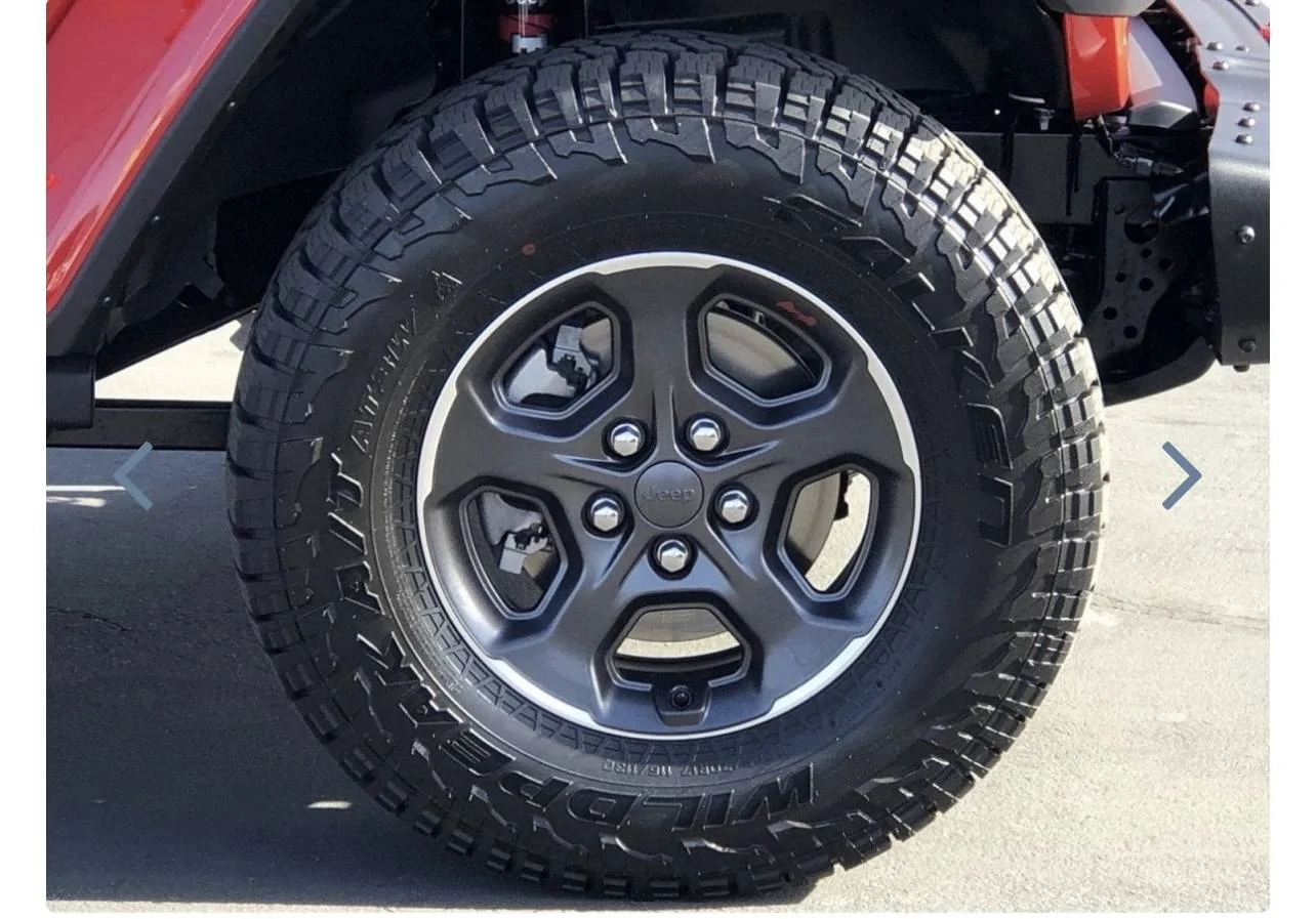 Jeep Gladiator Rubicon OEM Wheel 4F999AD2-6CD8-43DB-8895-CC02C1FFD0FF