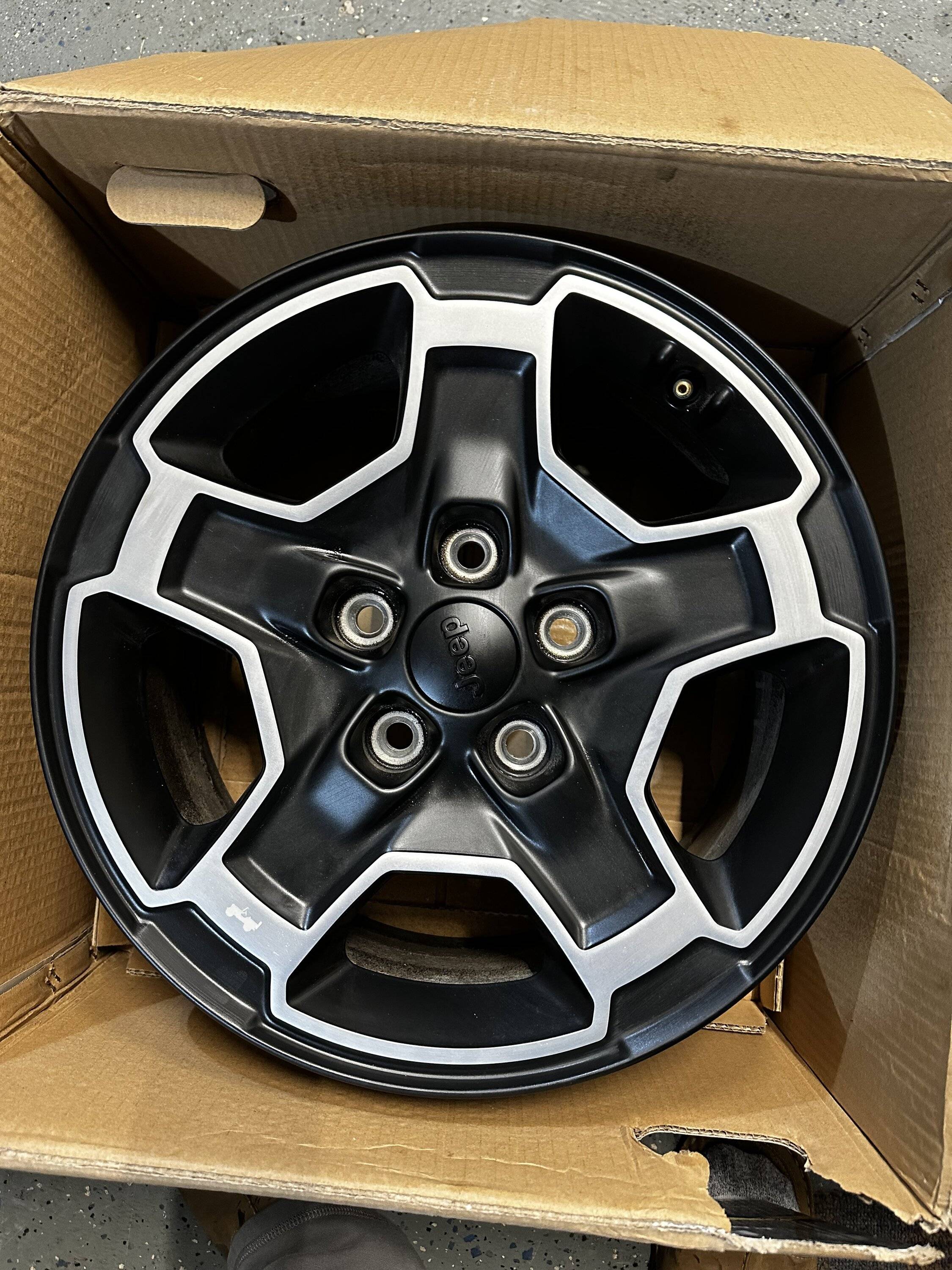 Jeep Gladiator OEM Falken Wildpeak AT 285/70/17 All 5 // Separated Option Mojave Wheels // Wheel Locks IMG_0962