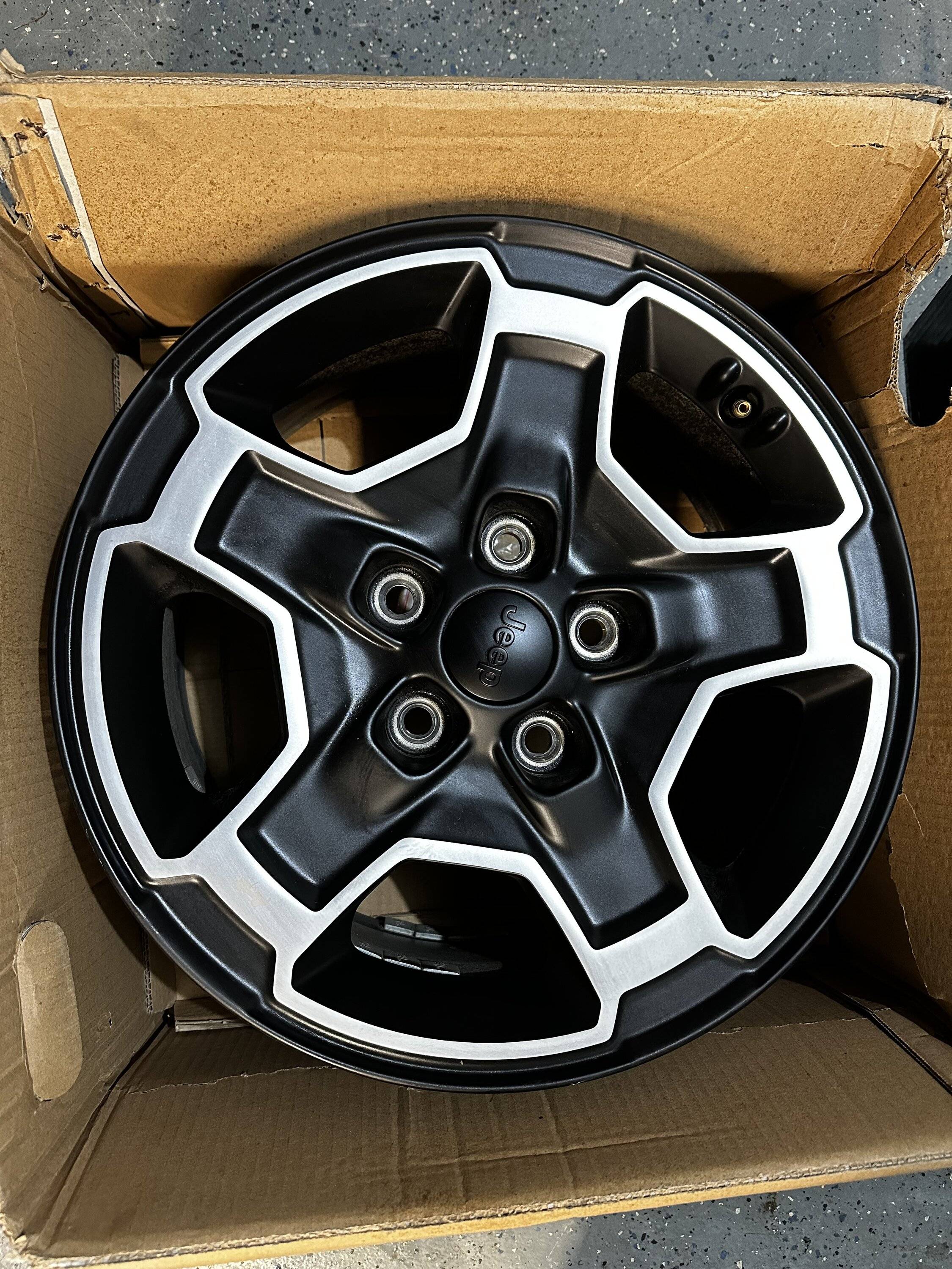 Jeep Gladiator OEM Falken Wildpeak AT 285/70/17 All 5 // Separated Option Mojave Wheels // Wheel Locks IMG_0959