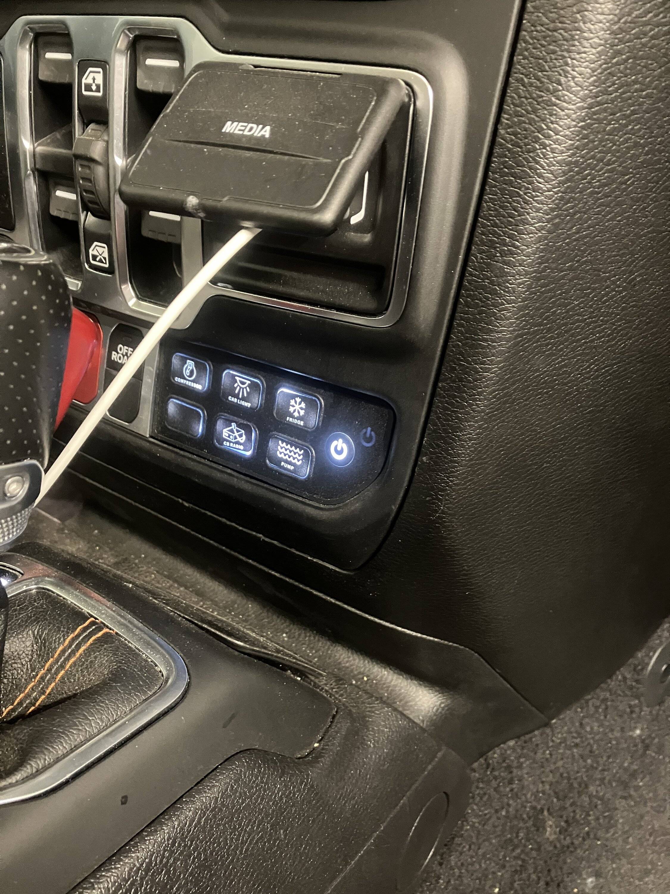 Jeep Gladiator Switch panel in bed for accessories - what's your setup? ECBAE9A3-7822-470E-9B80-5902EA61EE0E