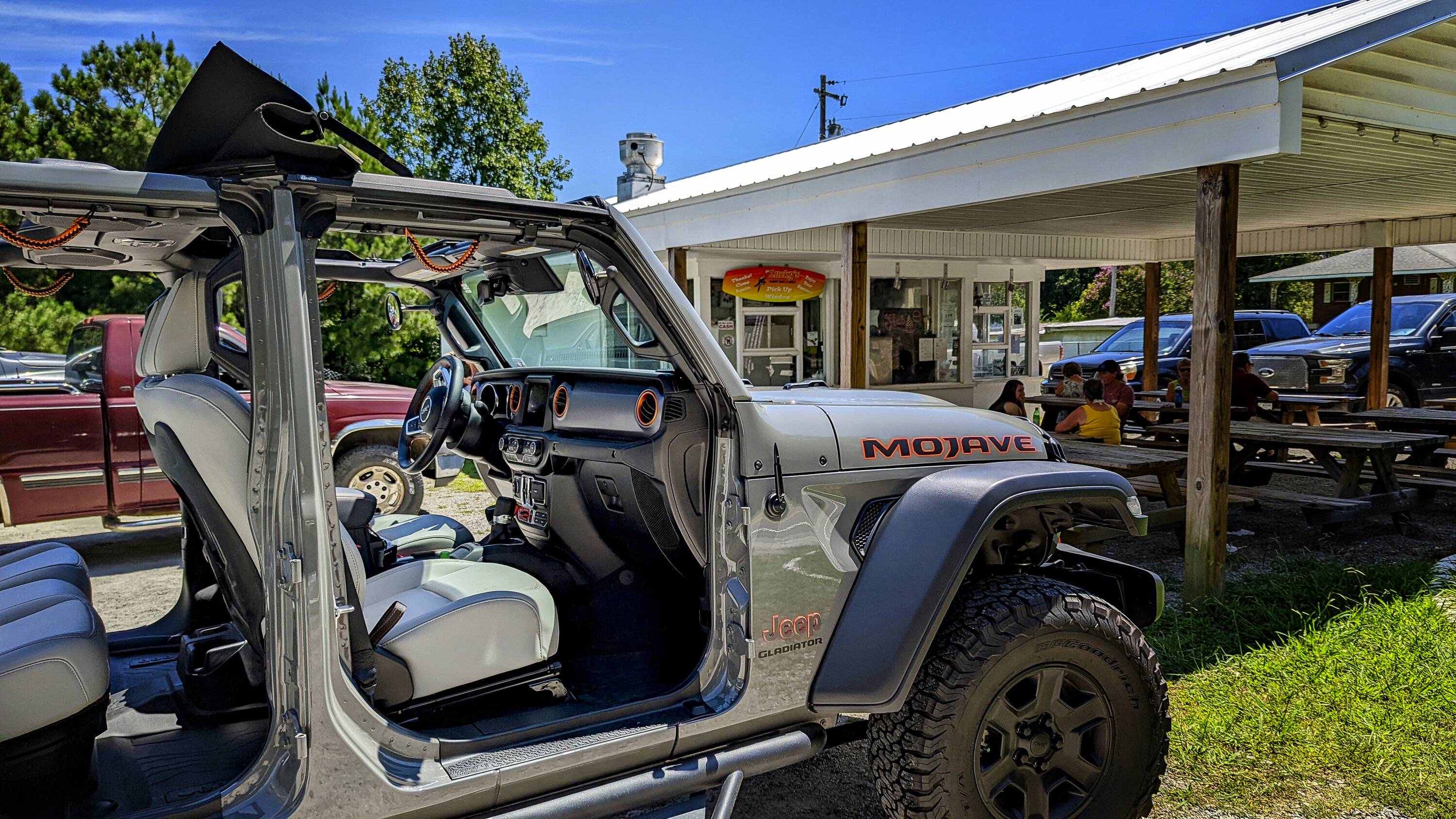 Jeep Gladiator Grab handles with freedom top? PXL_20220814_162427327_2