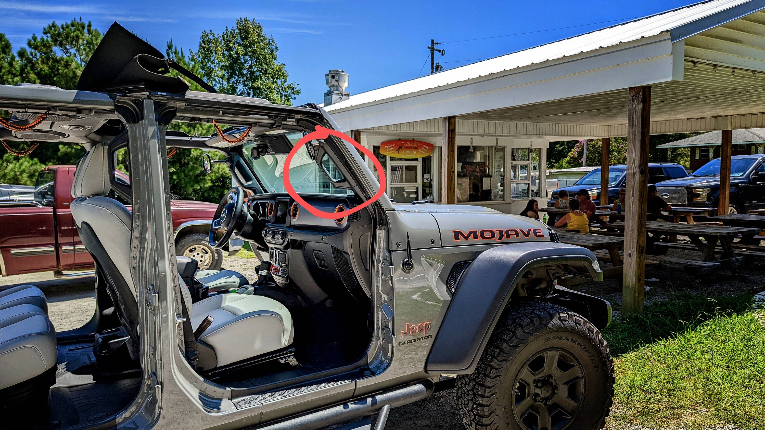 Jeep Gladiator Grab handles with freedom top? PXL_20220814_162427327_2~2