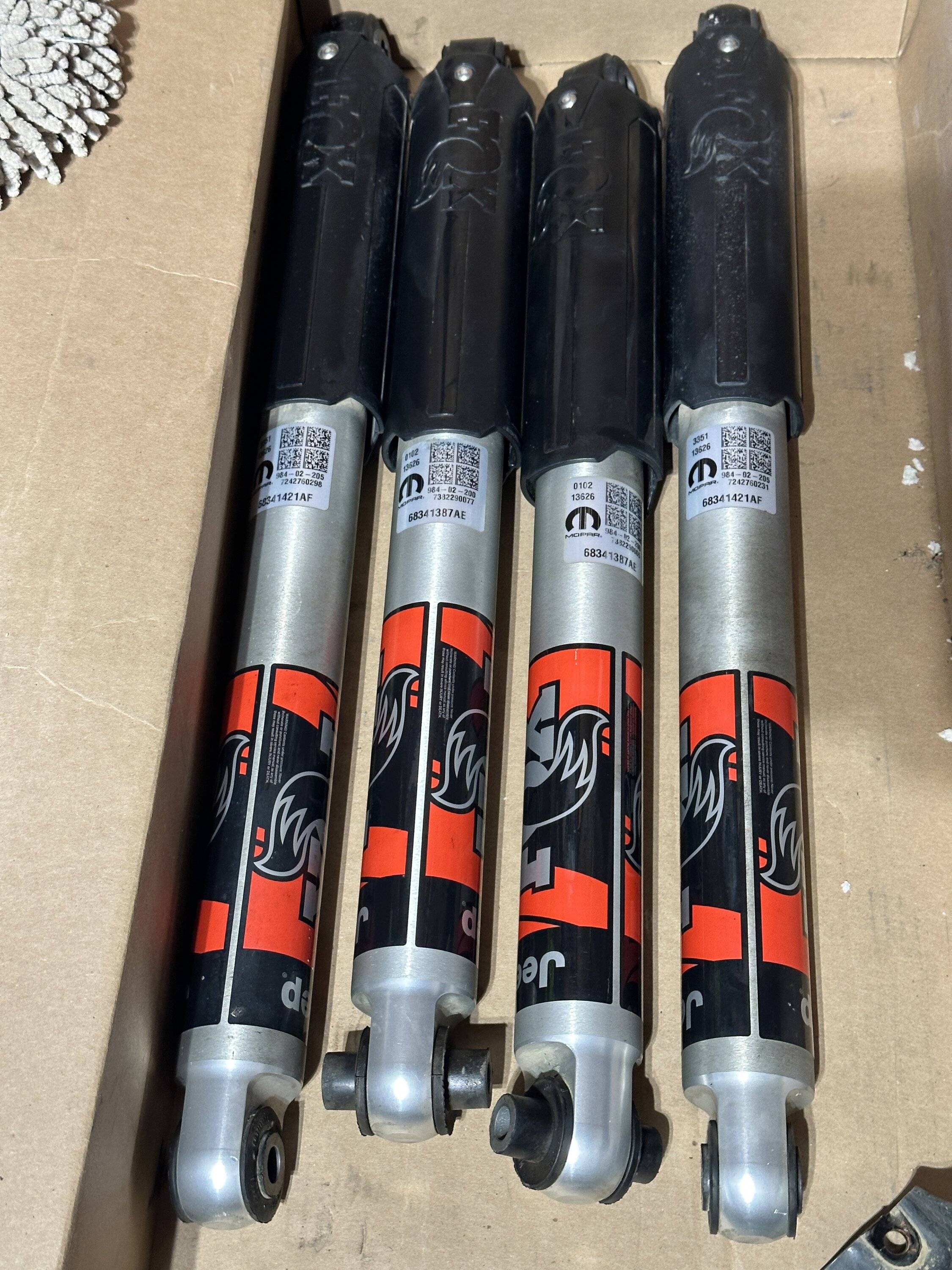 Jeep Gladiator Full Diesel Rubicon Suspension and Steering Takeoffs w/ Shocks. 61746311-81E3-4FB6-92F8-6E837E62E05C