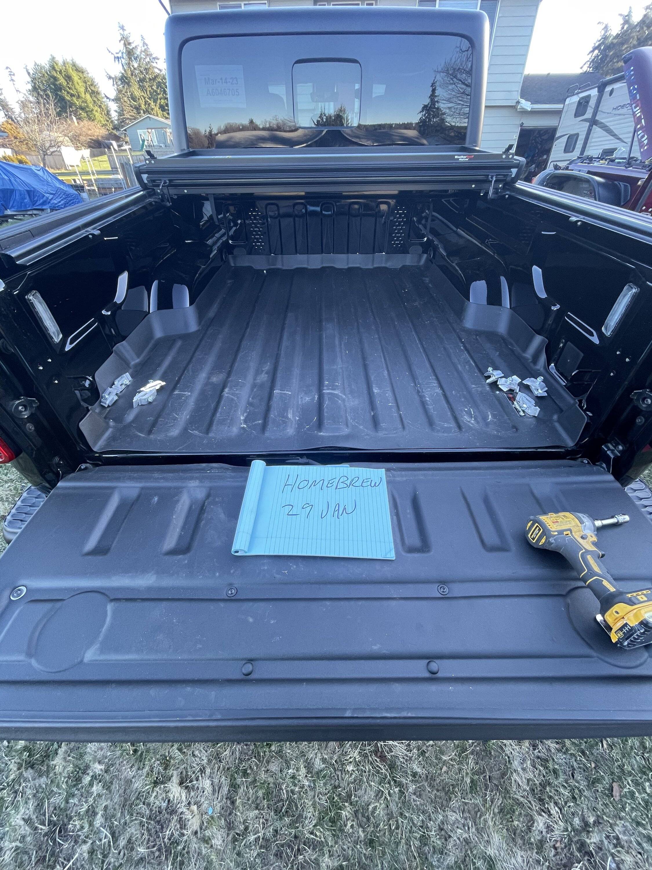Jeep Gladiator Bed cover and liner(Sold please delete) D24FEE9D-0257-4577-98F8-D1FEF44C0907