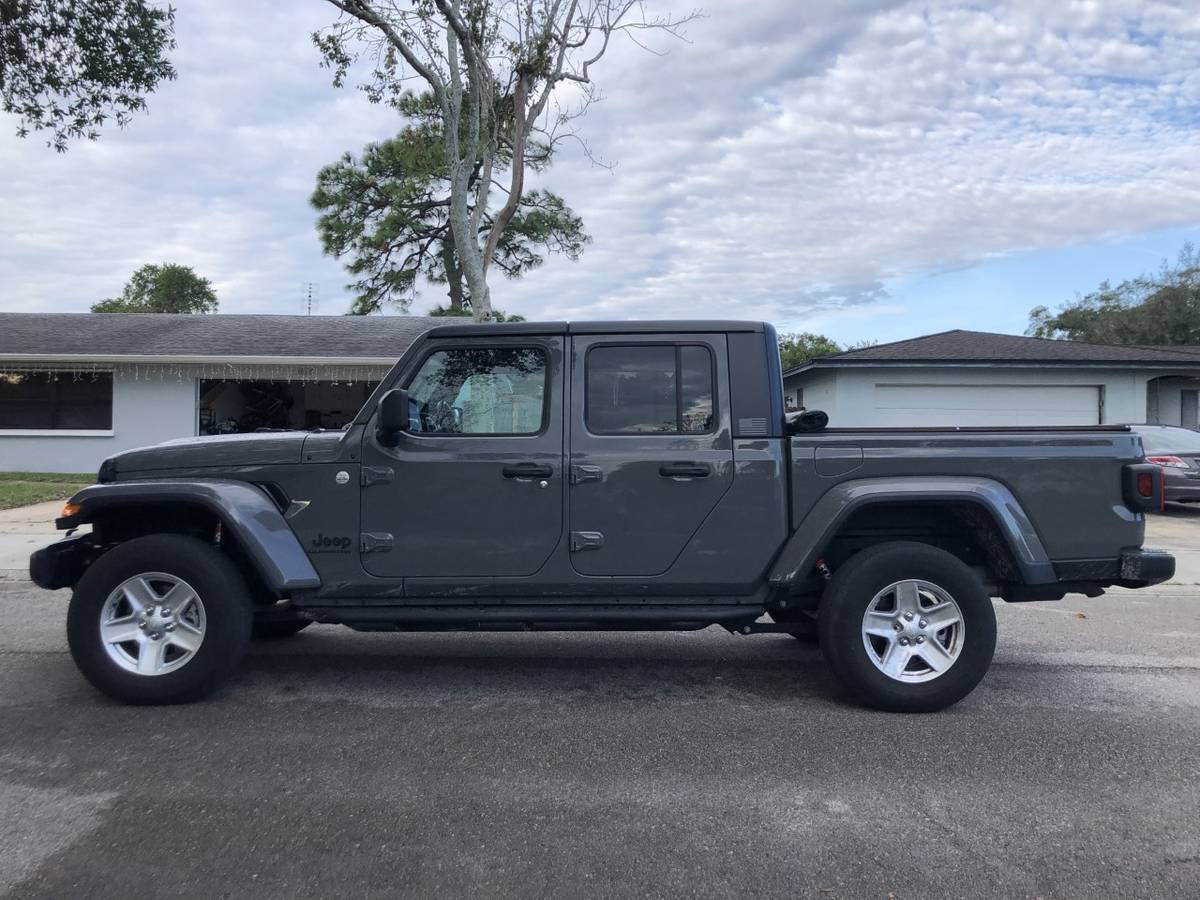 Jeep Gladiator reduced - Jeep OEM 17" Alloy Wheels and Tires, TPMS Sensors, Lug Nuts, Wheel locks, $200 (Orlando) 00707_8Xd1hwy2MyFz_0kE0fu_1200x900