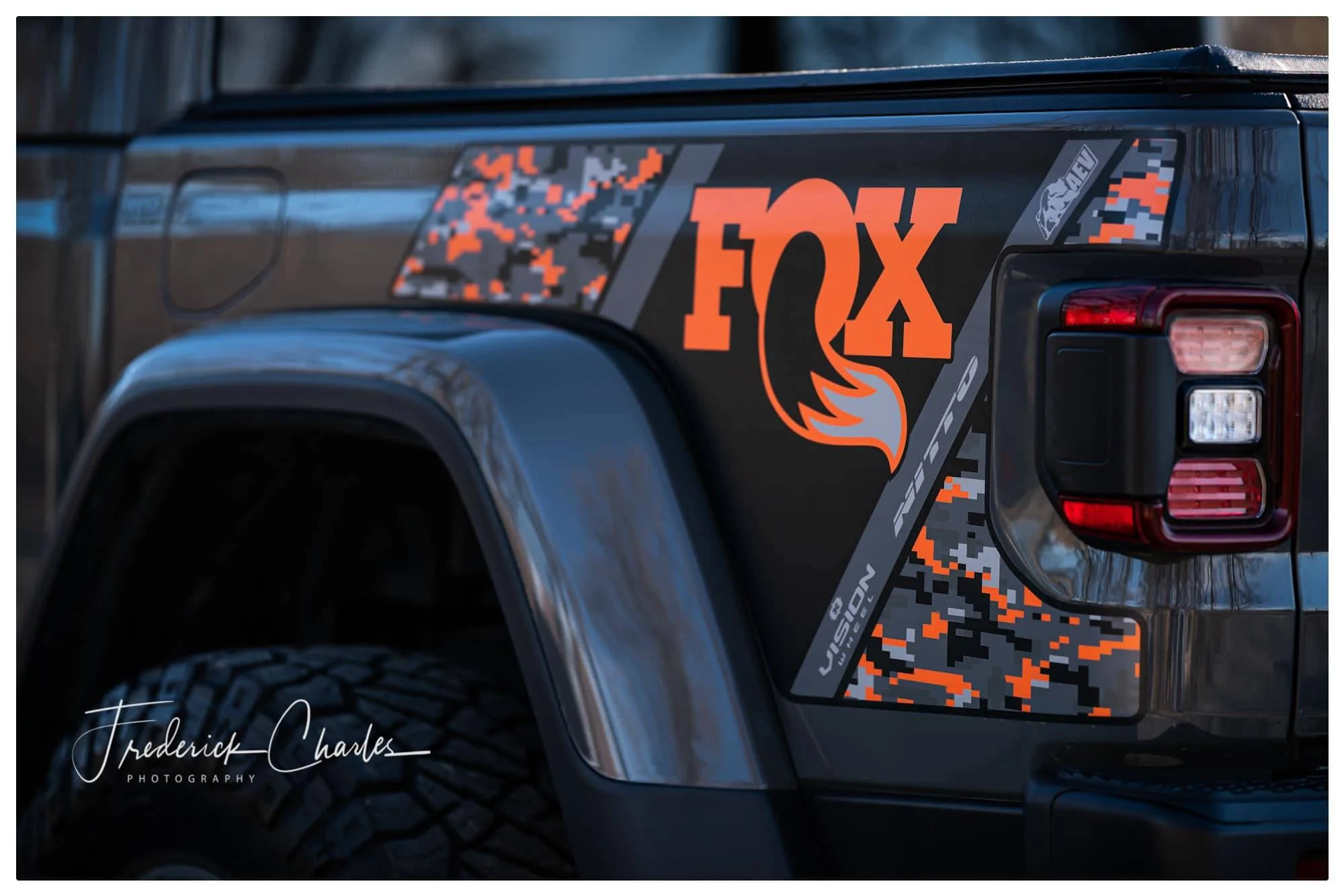 Jeep Gladiator DECALS/SIDE GRAPHICS/WRAPS 320529324_2084466561942285_6892763680580581280_n