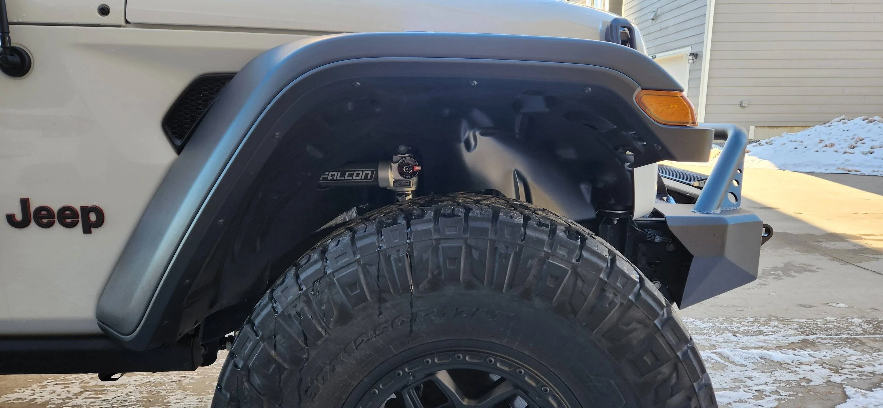 Jeep Gladiator Rubicon Fenders w/ Liners - 3.6L OEM black plastic w/ upgraded LED bulbs 20230201_161403