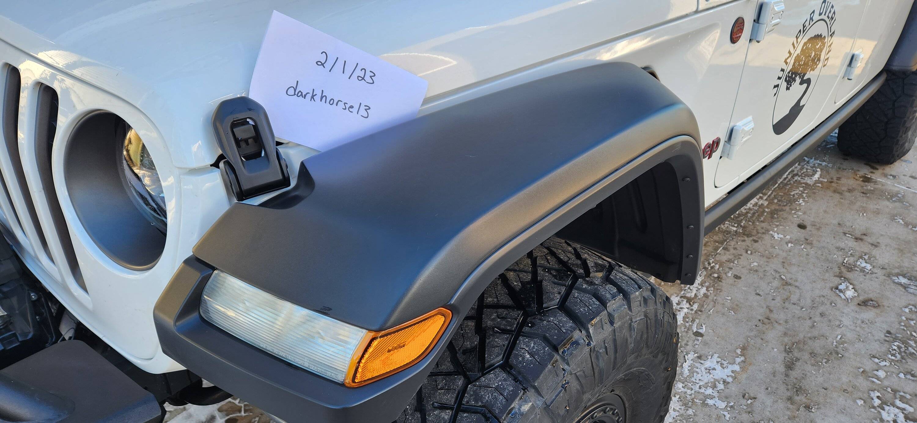 Jeep Gladiator Rubicon Fenders w/ Liners - 3.6L OEM black plastic w/ upgraded LED bulbs 20230201_161442