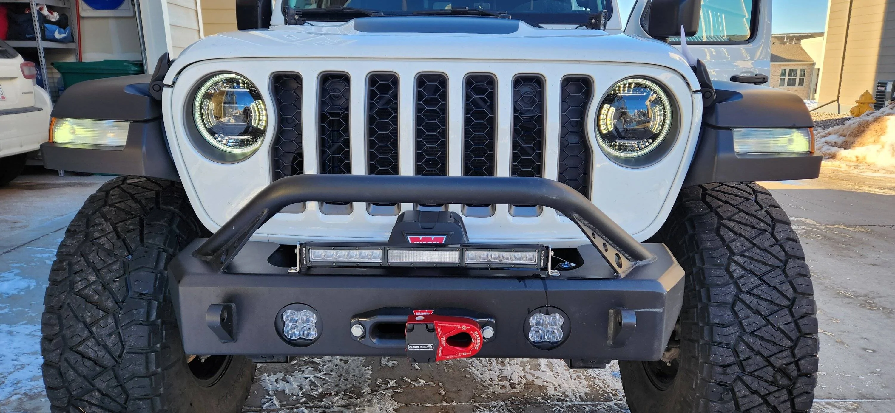 Jeep Gladiator Rubicon Fenders w/ Liners - 3.6L OEM black plastic w/ upgraded LED bulbs 20230201_161530