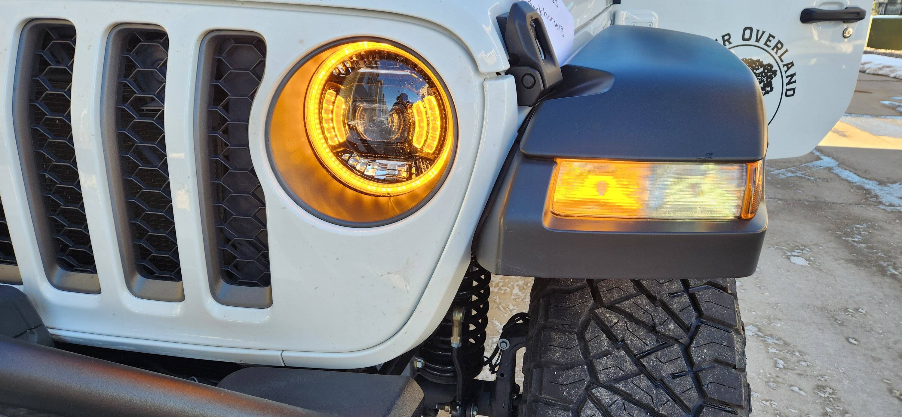 Jeep Gladiator Rubicon Fenders w/ Liners - 3.6L OEM black plastic w/ upgraded LED bulbs 20230201_161549