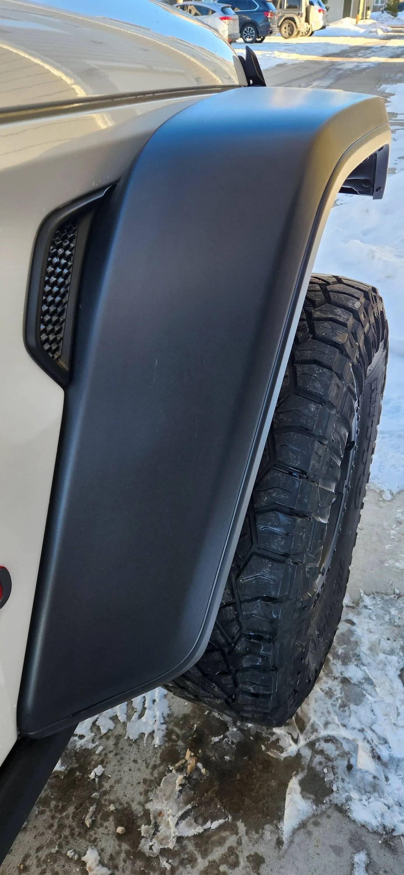 Jeep Gladiator Rubicon Fenders w/ Liners - 3.6L OEM black plastic w/ upgraded LED bulbs 20230201_161646
