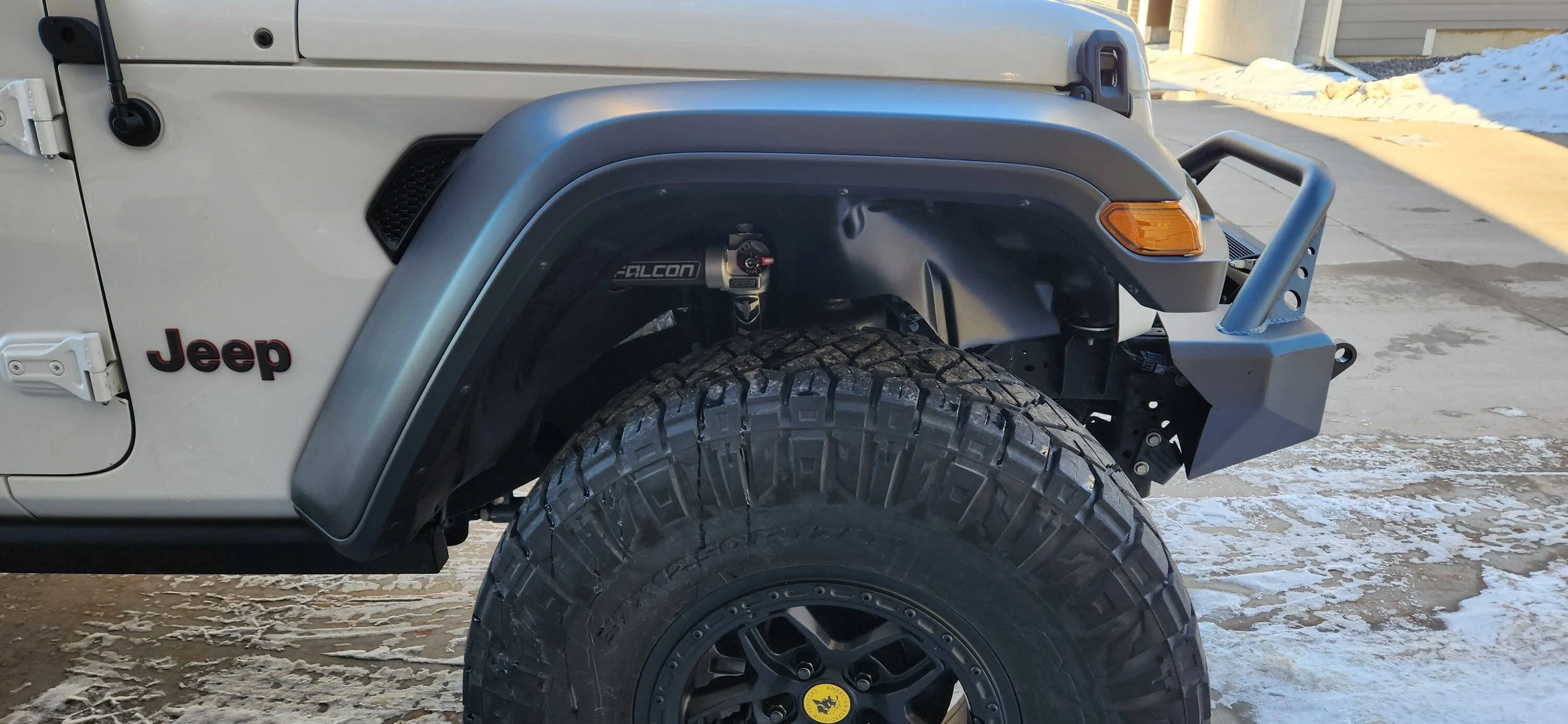 Jeep Gladiator Rubicon Fenders w/ Liners - 3.6L OEM black plastic w/ upgraded LED bulbs 20230201_161810