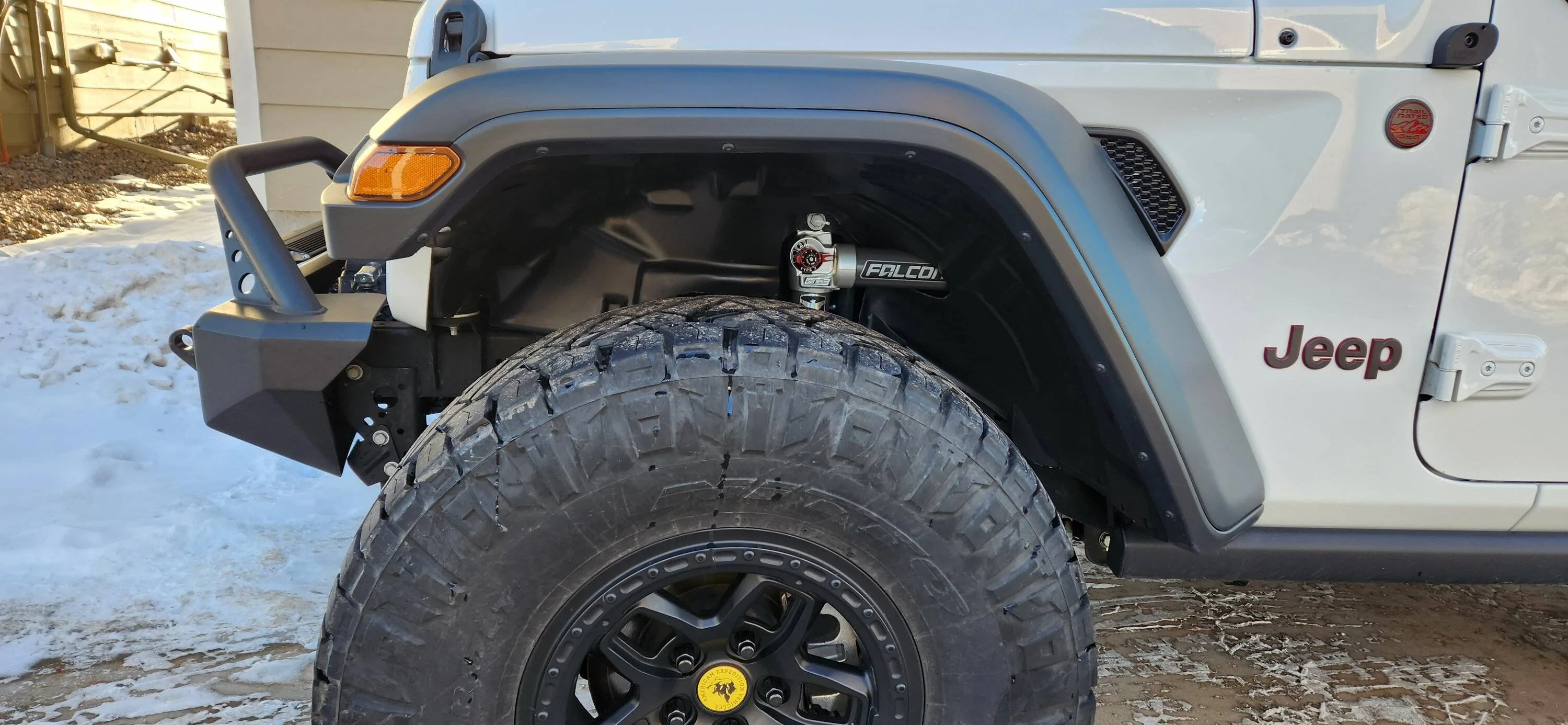 Jeep Gladiator Rubicon Fenders w/ Liners - 3.6L OEM black plastic w/ upgraded LED bulbs 20230201_161825