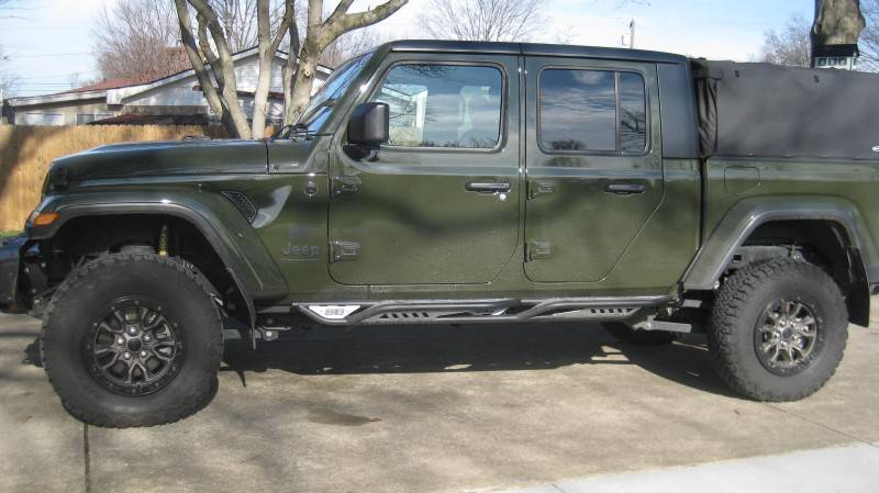 Jeep Gladiator Smittybilt Apollo Slides/Step IMG_4953