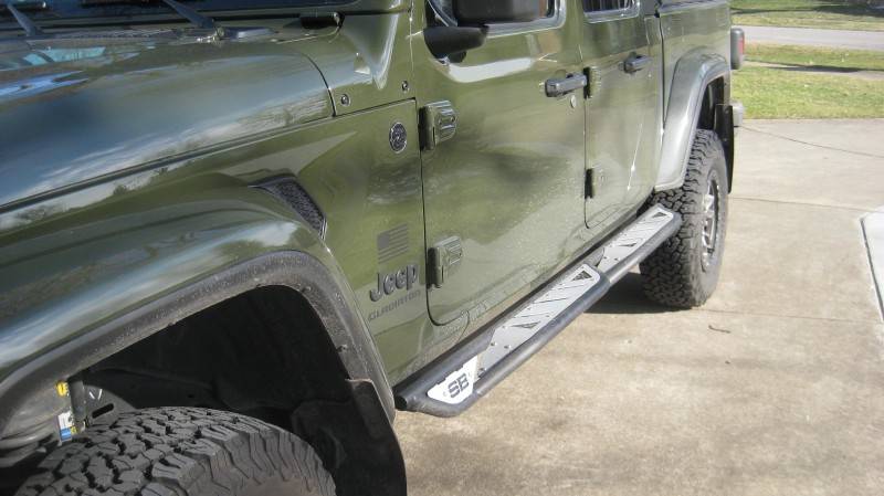 Jeep Gladiator Smittybilt Apollo Slides/Step IMG_4954