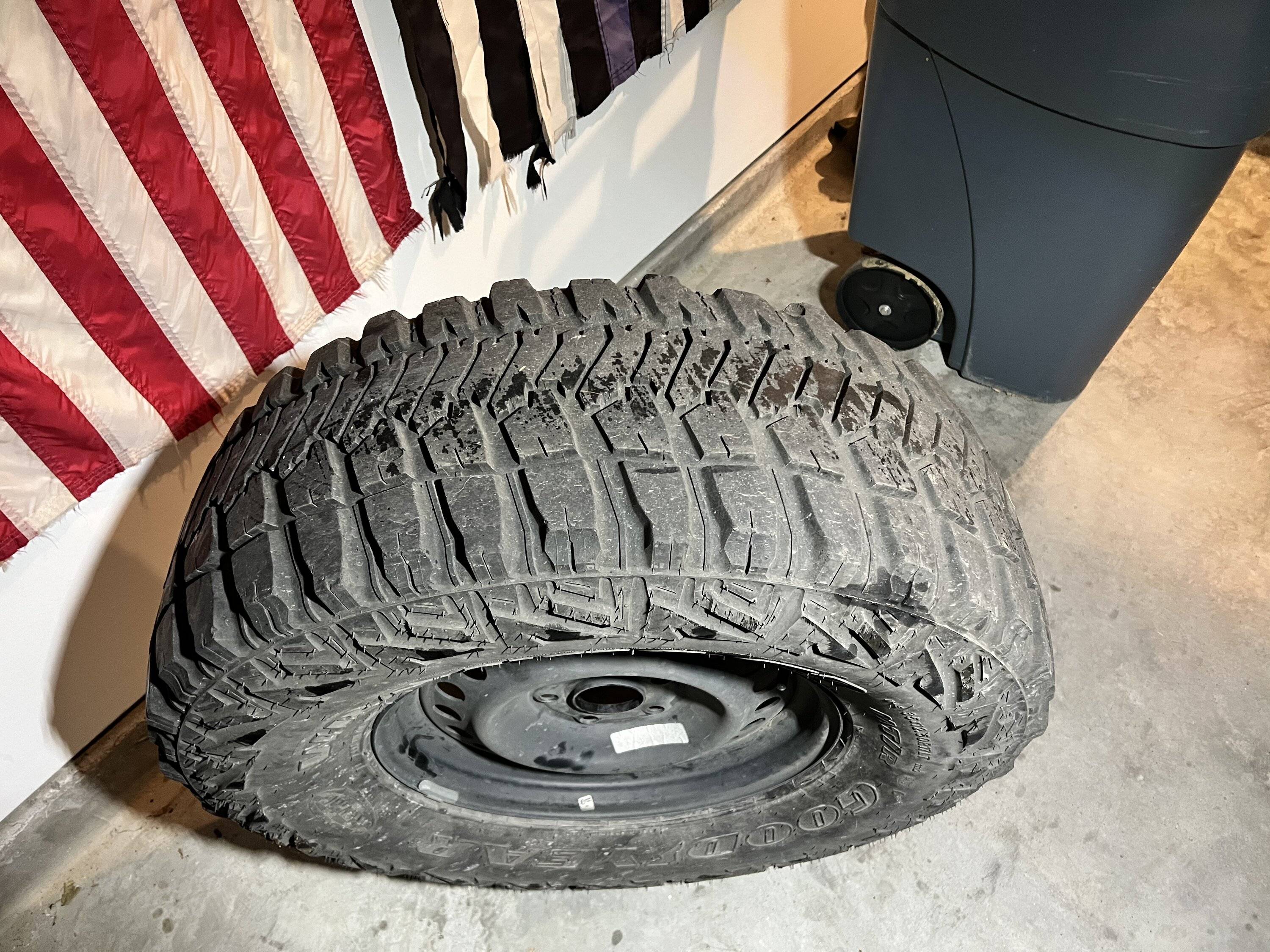 Jeep Gladiator 35x12.5x17 MTR w/Kevlar on steel spare and General Grabber Red Letter 35x12.5x17 6E96572C-B3B3-44F5-AE92-9E94615A8F57