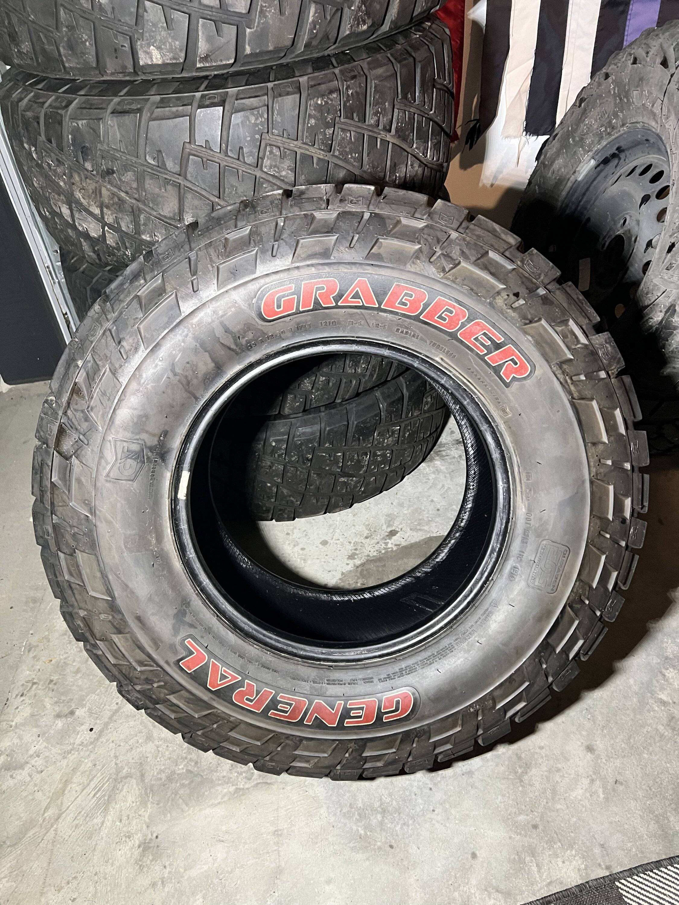 Jeep Gladiator 35x12.5x17 MTR w/Kevlar on steel spare and General Grabber Red Letter 35x12.5x17 D625254C-97B1-4BDC-A1D7-E498729D3636