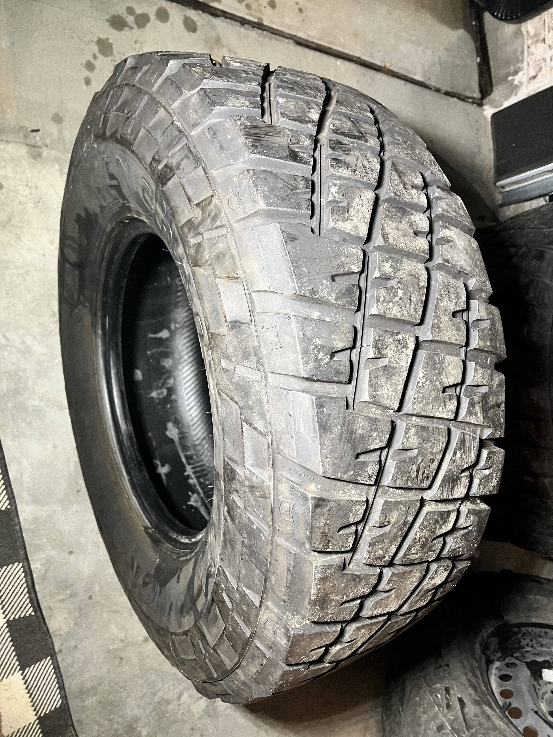 Jeep Gladiator 35x12.5x17 MTR w/Kevlar on steel spare and General Grabber Red Letter 35x12.5x17 6B8BB13B-19EC-442E-9DF6-0A43E3D53259