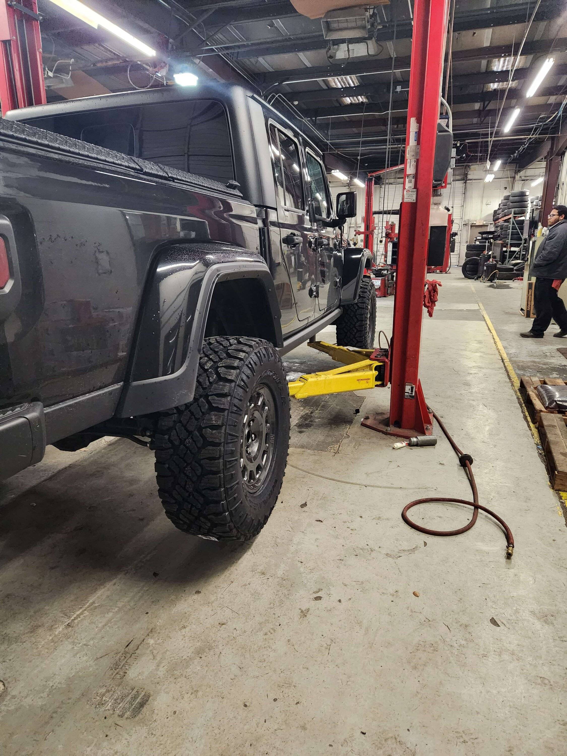 Jeep Gladiator 35s and No Lift Thread tires1