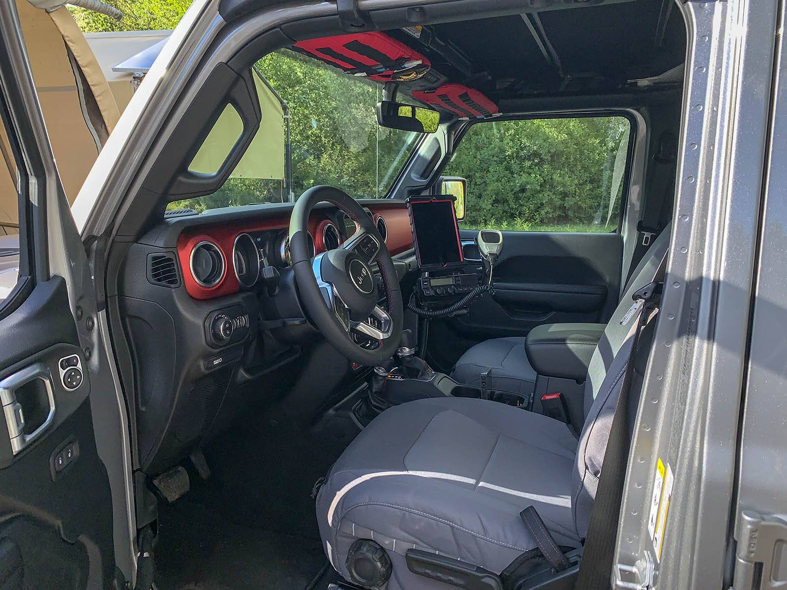 Jeep Gladiator Show me your Bartacts! Inside2