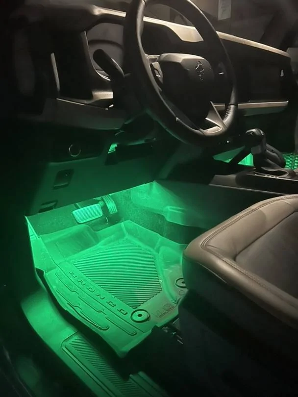 Jeep Gladiator Foot well light bulb IMG_1283