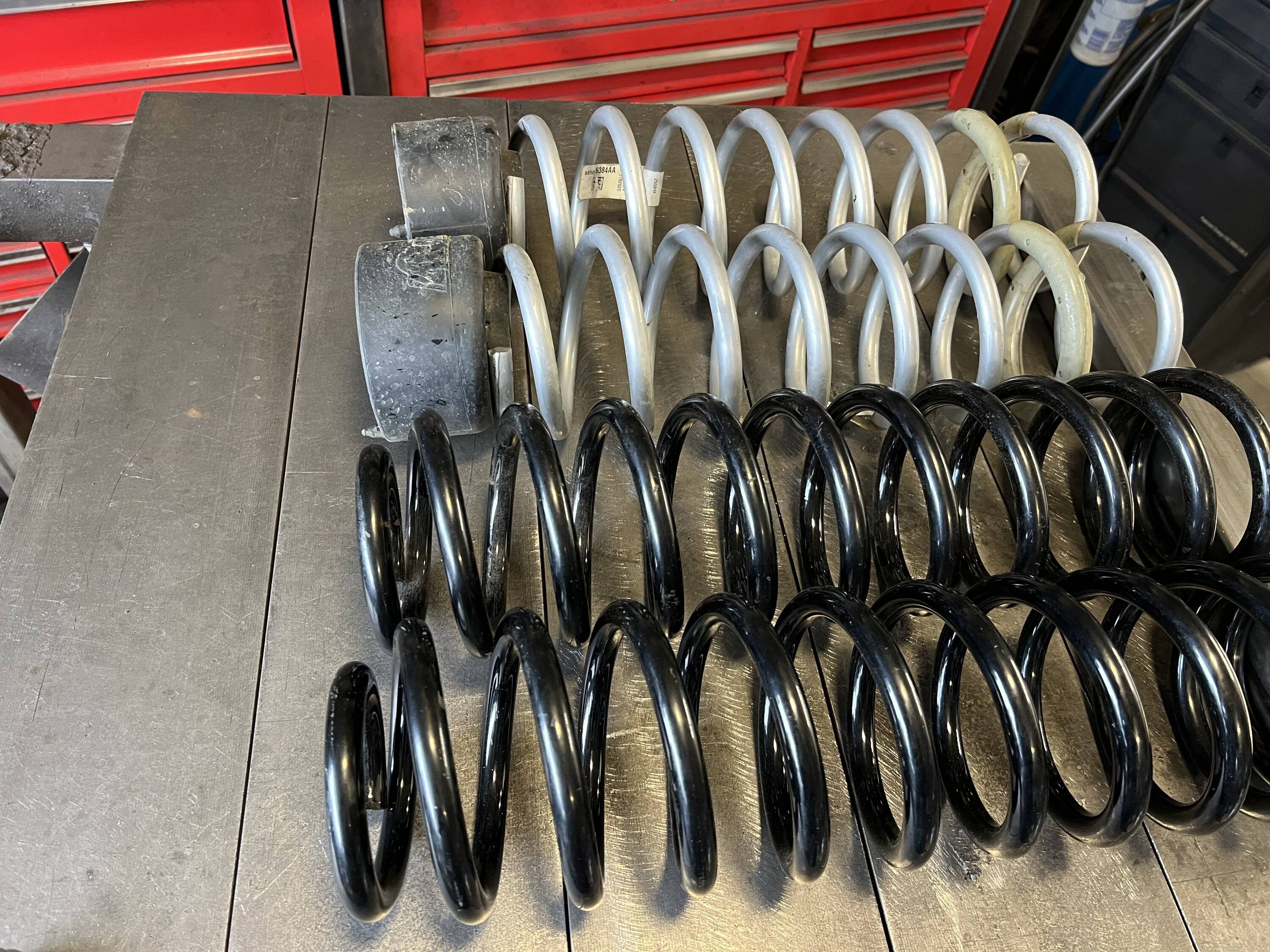 Jeep Gladiator Removing AEV Mojave spacers and factory springs for Clayton/Dobinsons E109B4FA-6ECC-4BE9-B282-45253BEC3863
