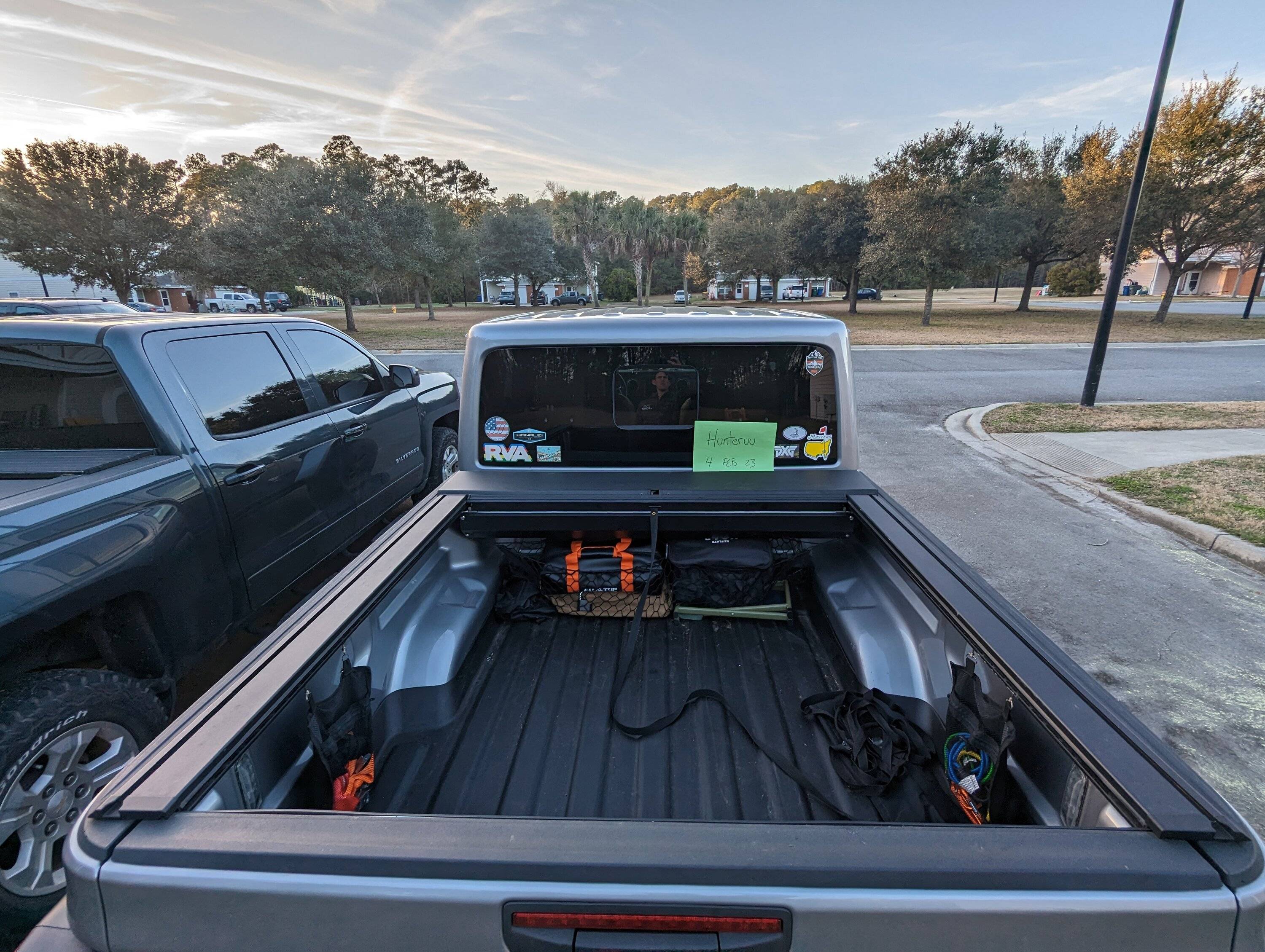 Jeep Gladiator FS: Rugged Ridge Retractable Aluminum Bed Cover $800 obo! PXL_20230204_223146732.MP