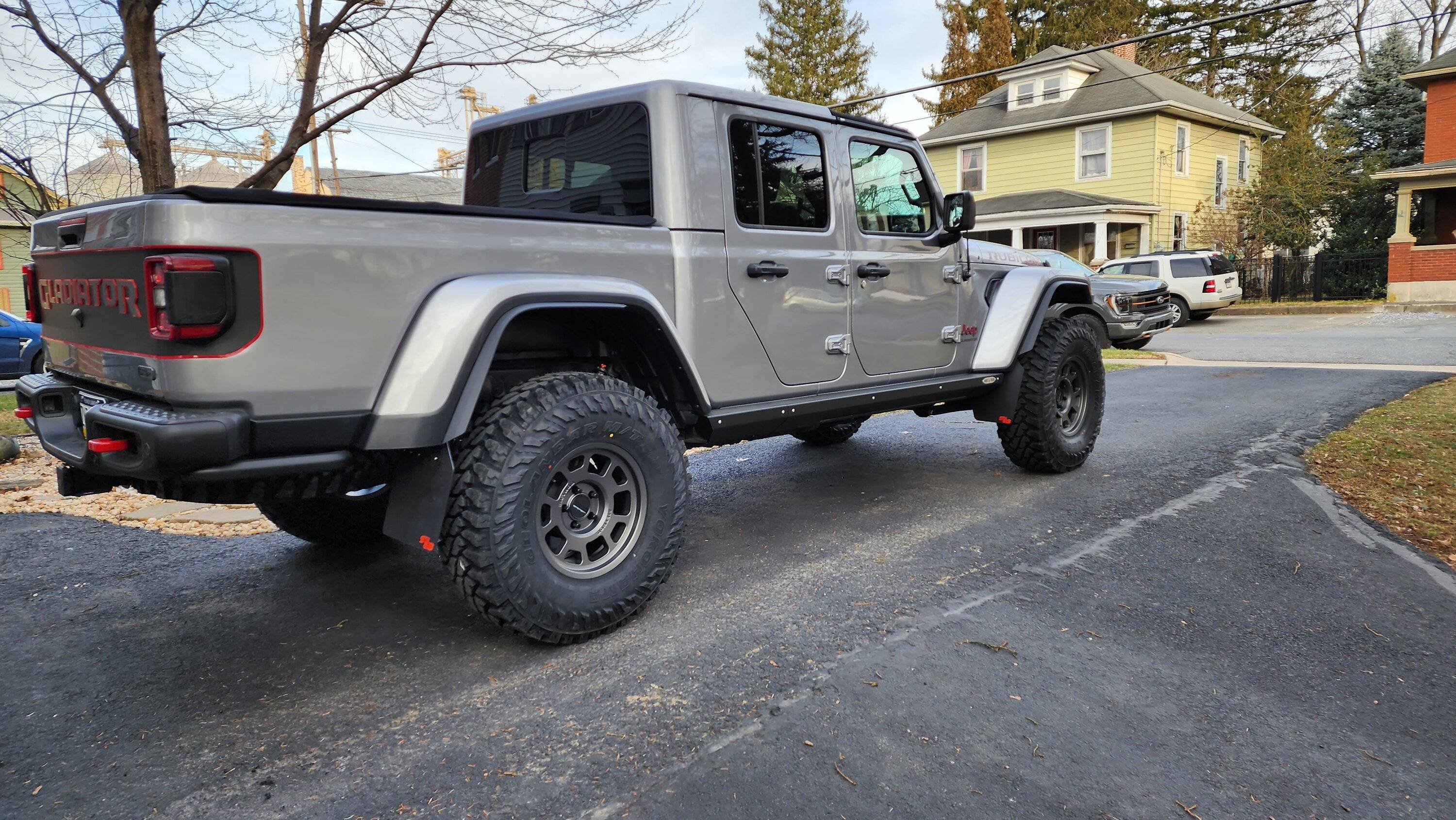 Jeep Gladiator New Method 705 Bead Grip Wheels 20230205_160305