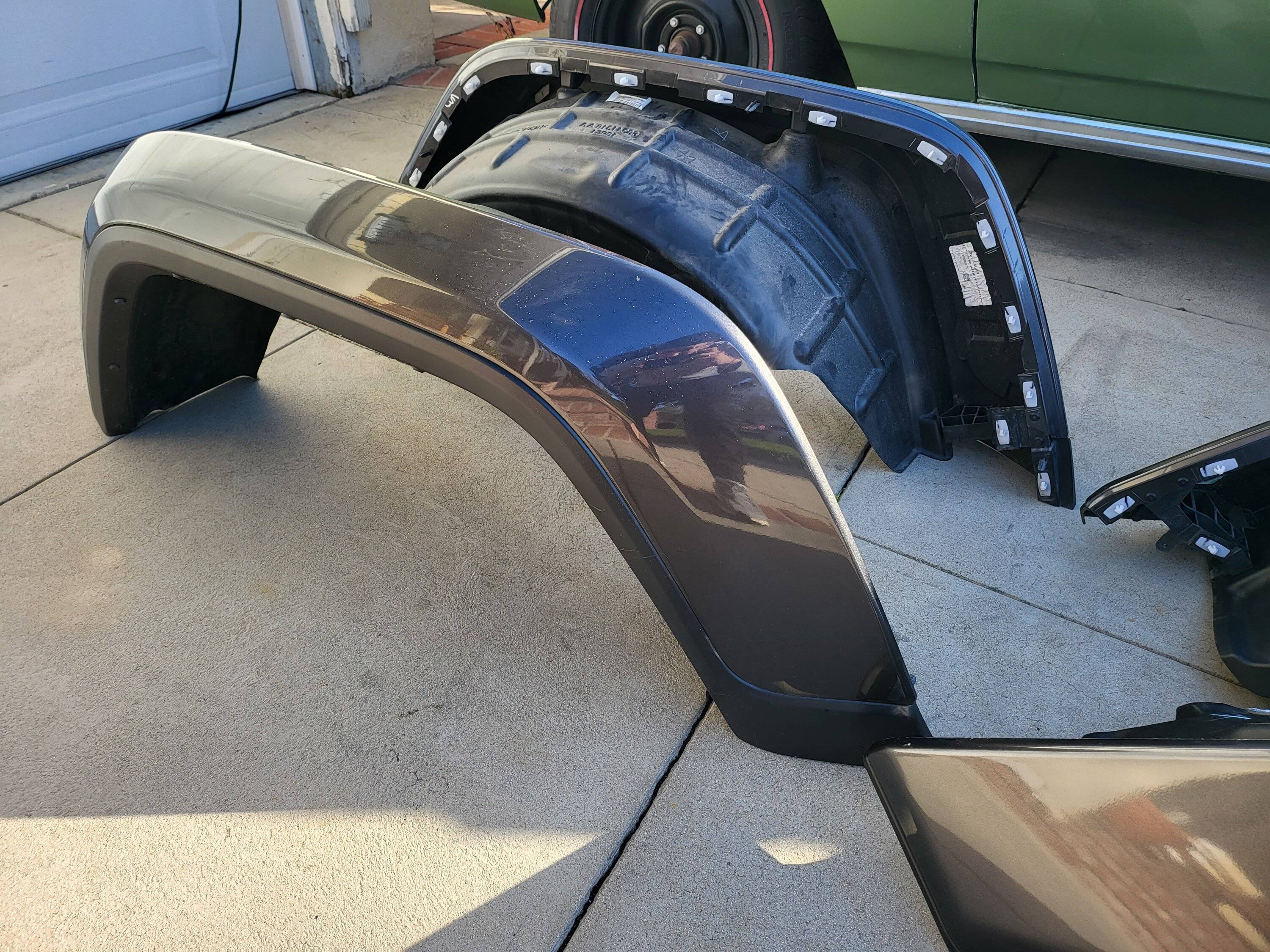 Jeep Gladiator Granite Crystal Painted Fenders 20230205_152852
