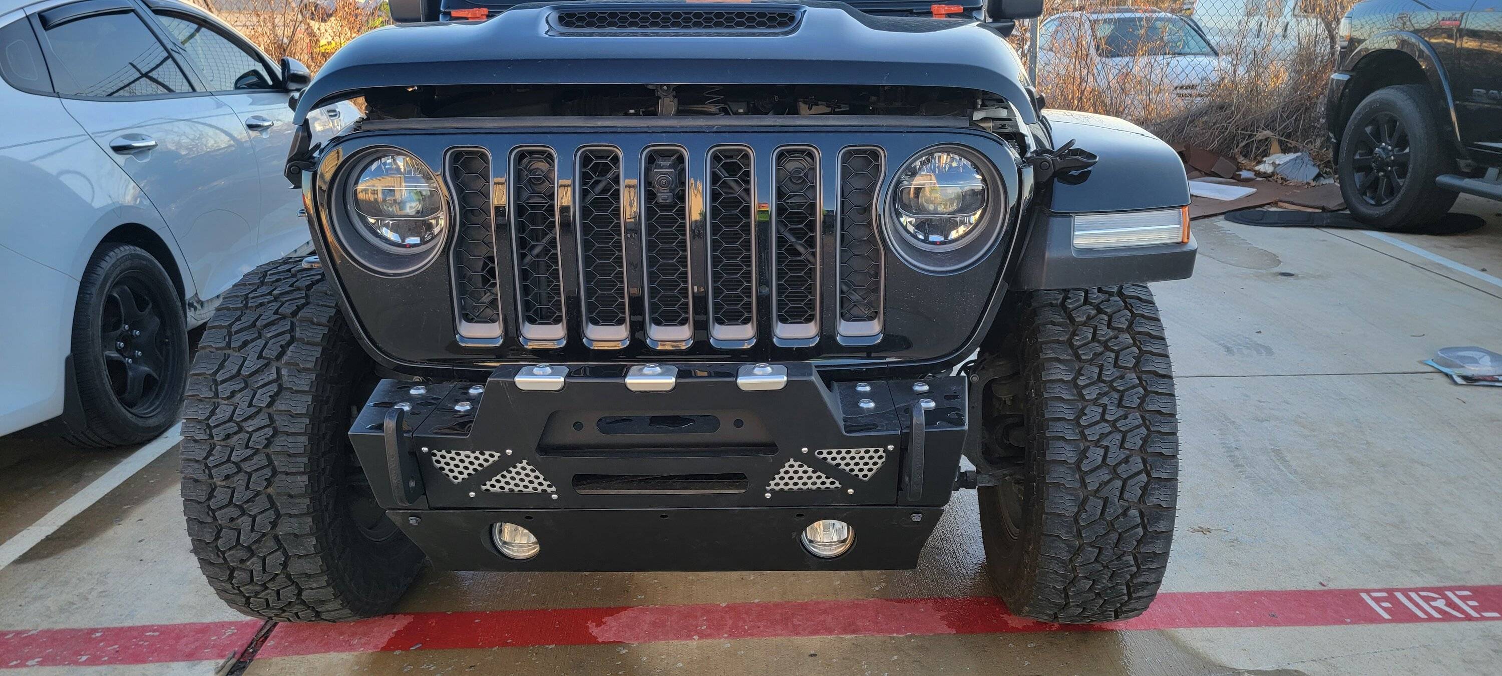 Jeep Gladiator DV8 Front Bumper FBJL-02 on 2021 Mojave 20230203_172313